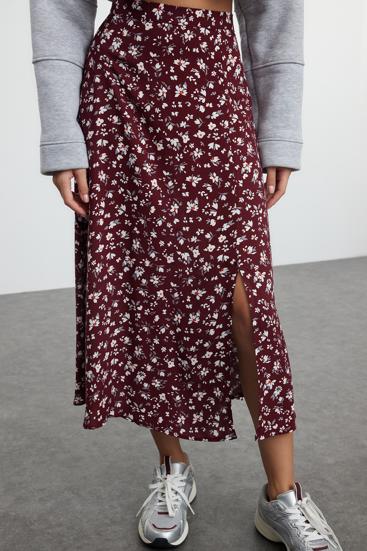 Trendyolmilla  Bordo Yırtmaç Detaylı Çiçek Desenli Viskon Kumaşlı Midi Dokuma Etek TWOSS20ET0230 - Görsel 5