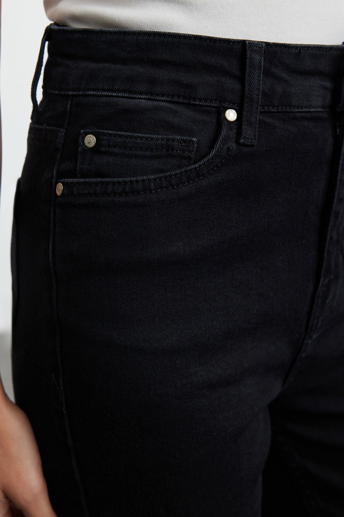 Trendyol Collection-Anthrazitfarbene High Waist Crop Flare Jeans TWOAW21JE0159 4