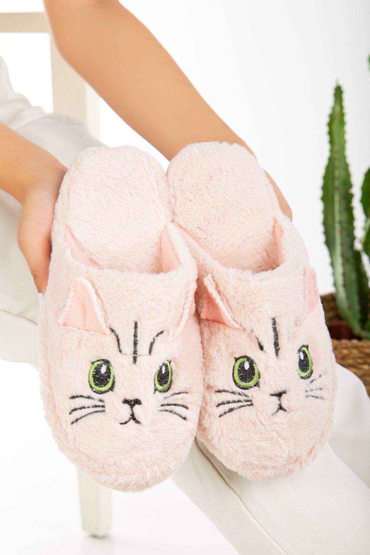 Slipcat Plush Women s House Slippers with Cat Figure Silent Sole Trendyol