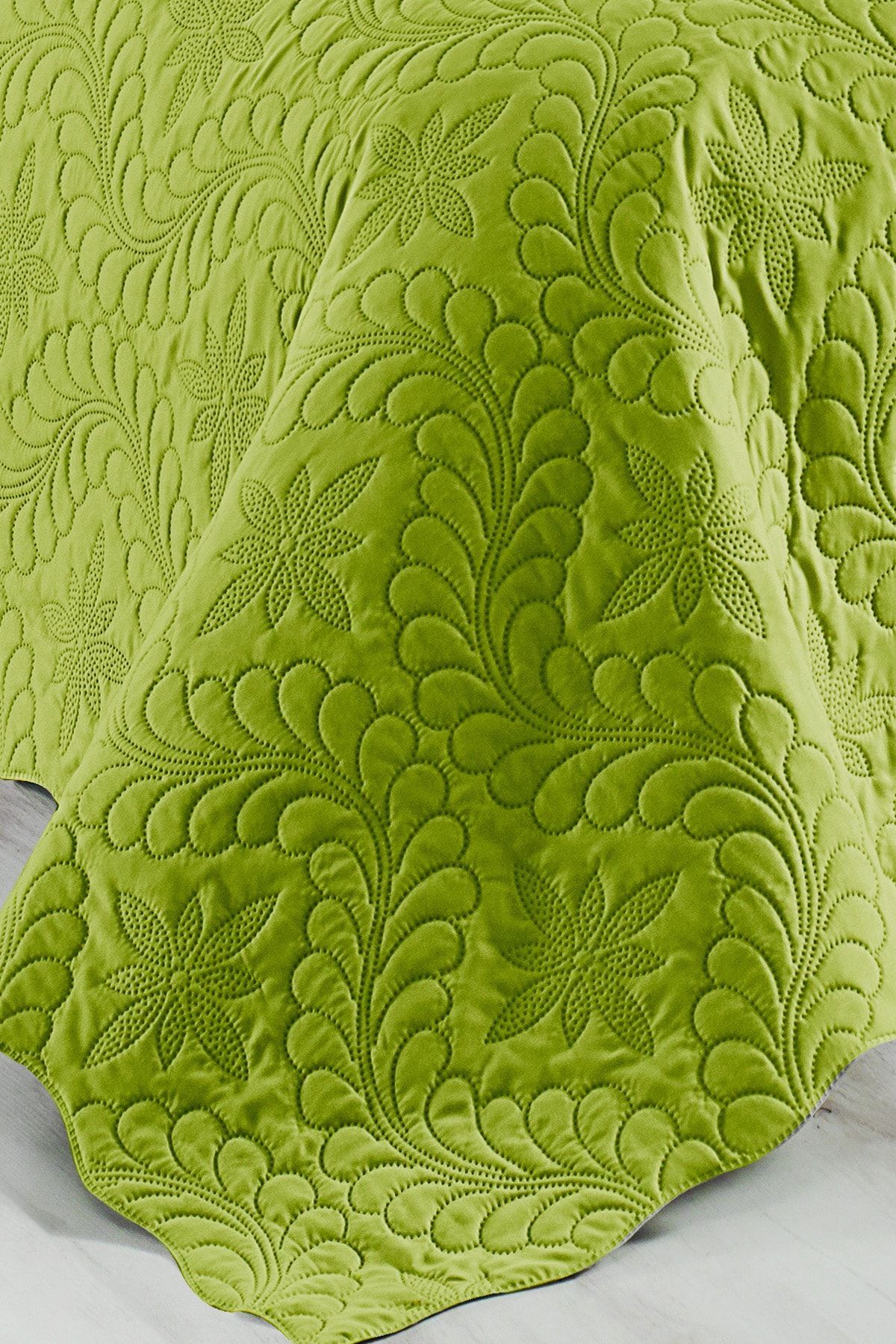 Örtüm Ivy Fıstık Yeşili Çift Kişilik Microfiber Kapitone Yatak Örtüsü