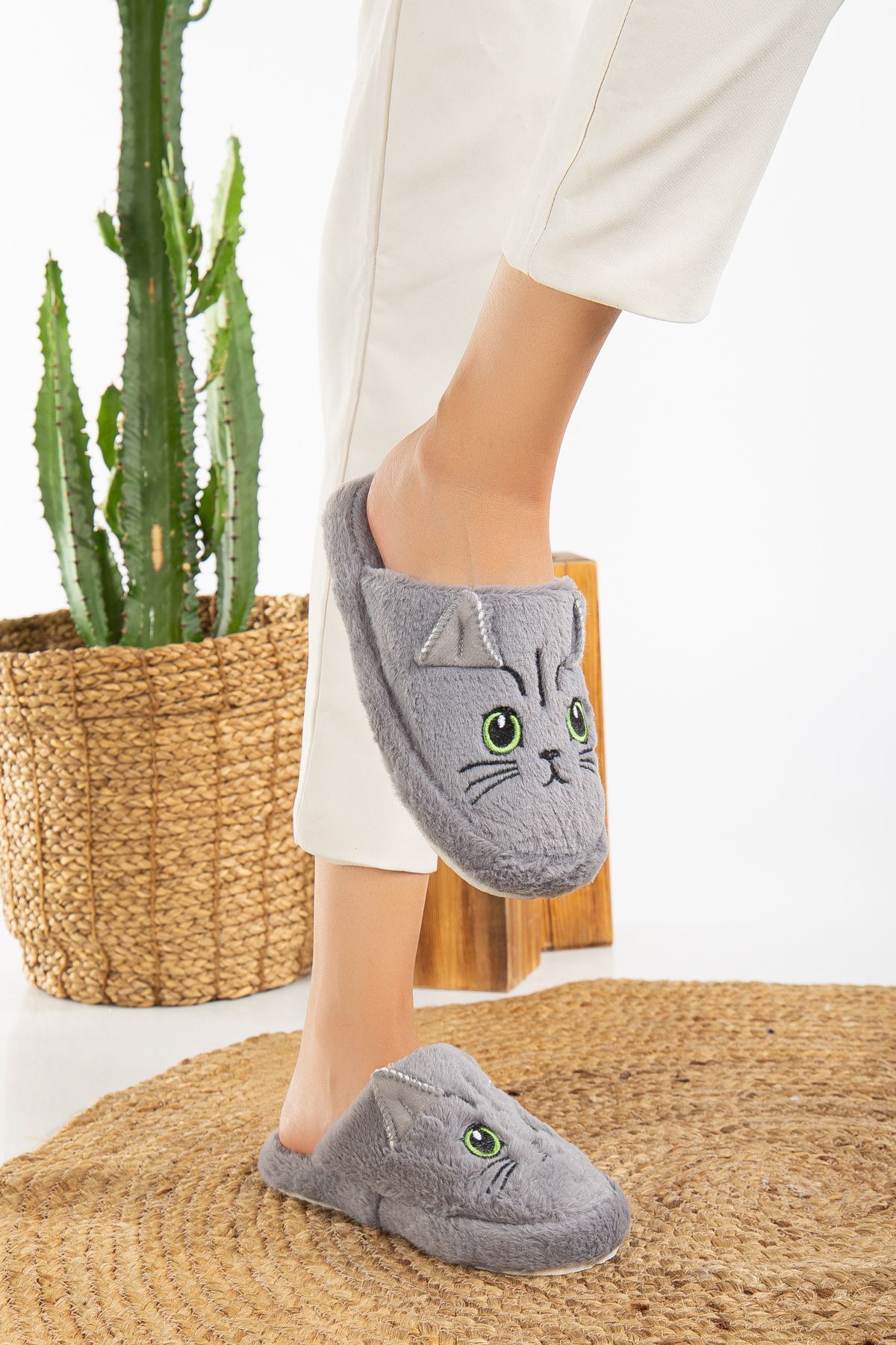 Ladies cat slippers deals