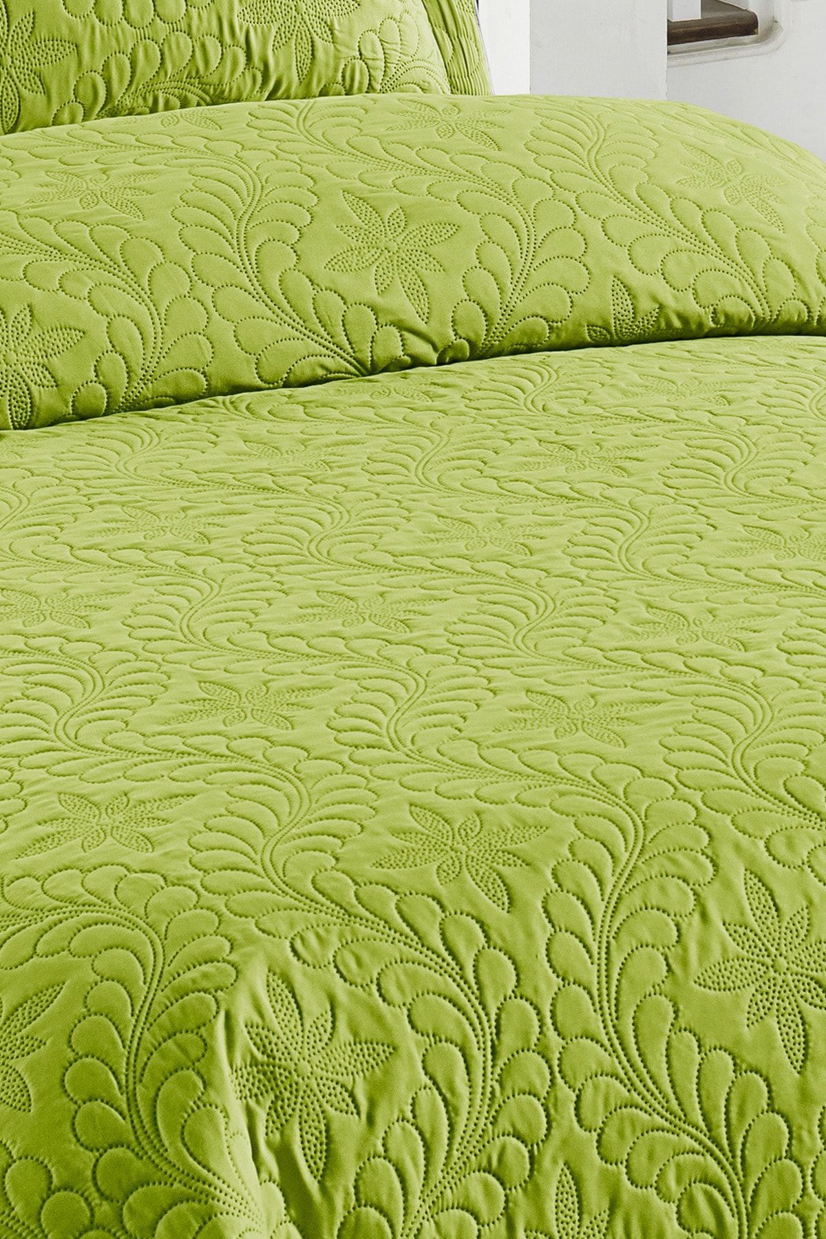 Örtüm Ivy Fıstık Yeşili Çift Kişilik Microfiber Kapitone Yatak Örtüsü