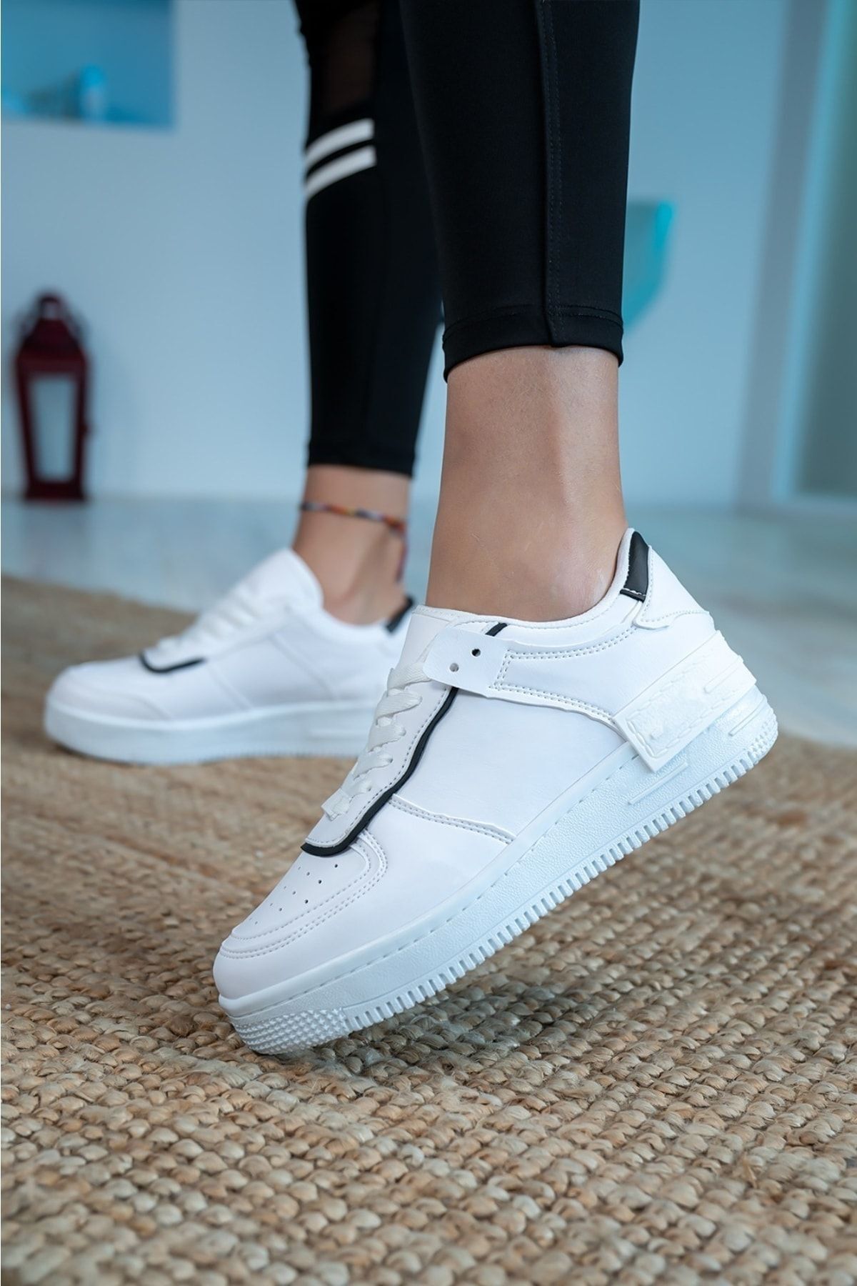 Kadın Beyaz Siyah Renkli Model Sneaker Spor Ayakkabı