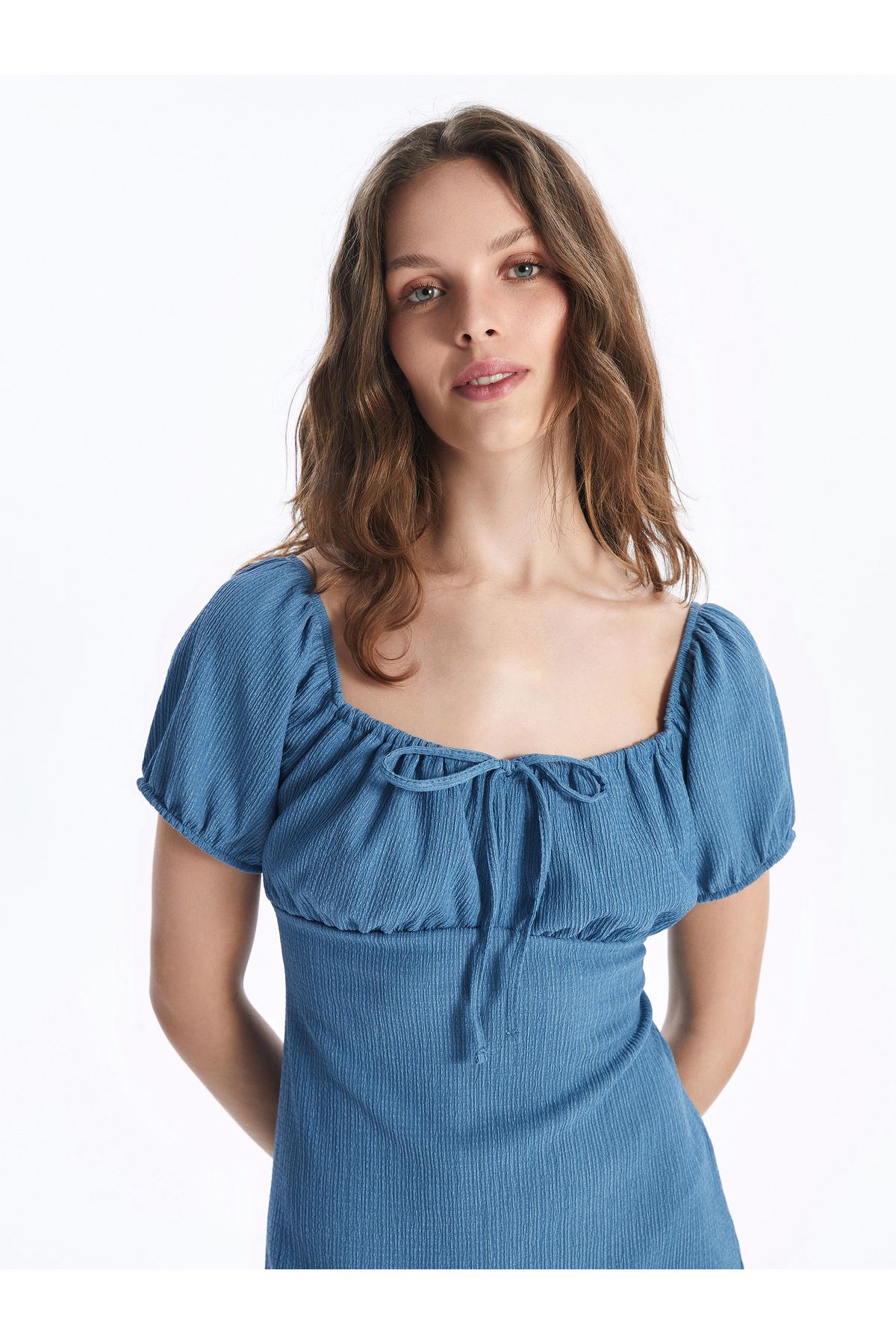 LC Waikiki-Damenkleid – U-Ausschnitt, gerader Schnitt, kurze Ärmel 2