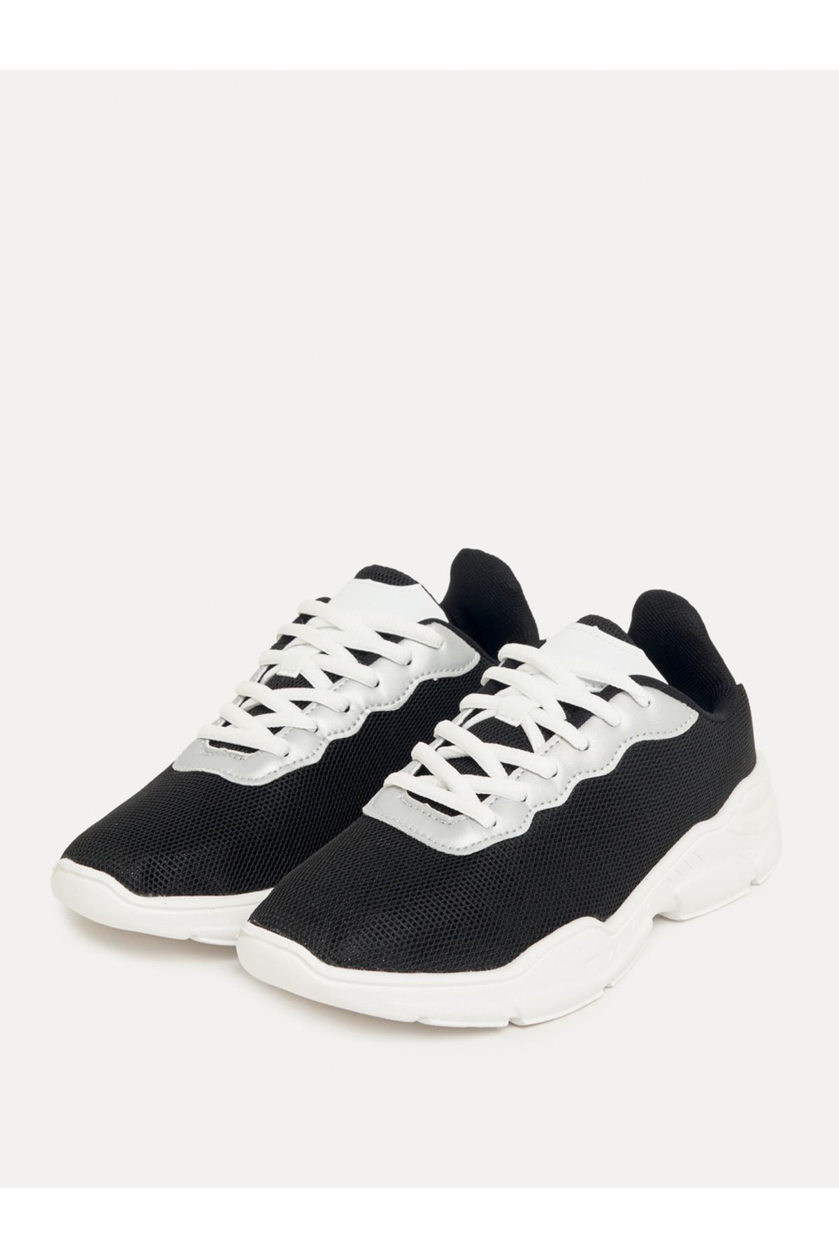 Styli-Classic Mesh Lace-Up Sneakers 3