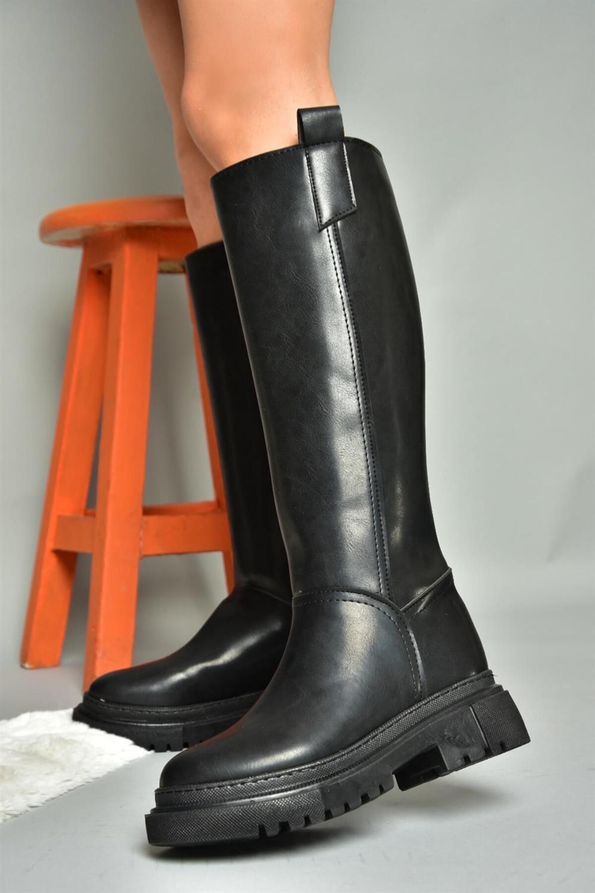 Fox Shoes-Dámské kozačky s černou kůží se silnou podrážkou 4