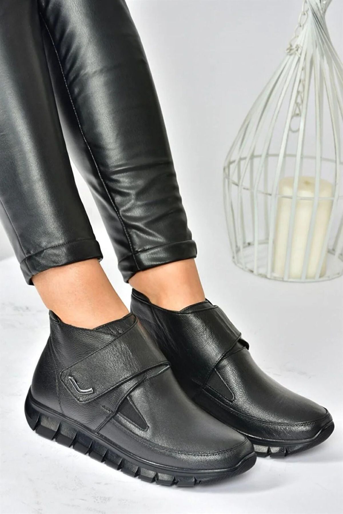 Fox Shoes Siyah Hakiki Deri Comfort Ortopedik Taban Kadın Bot