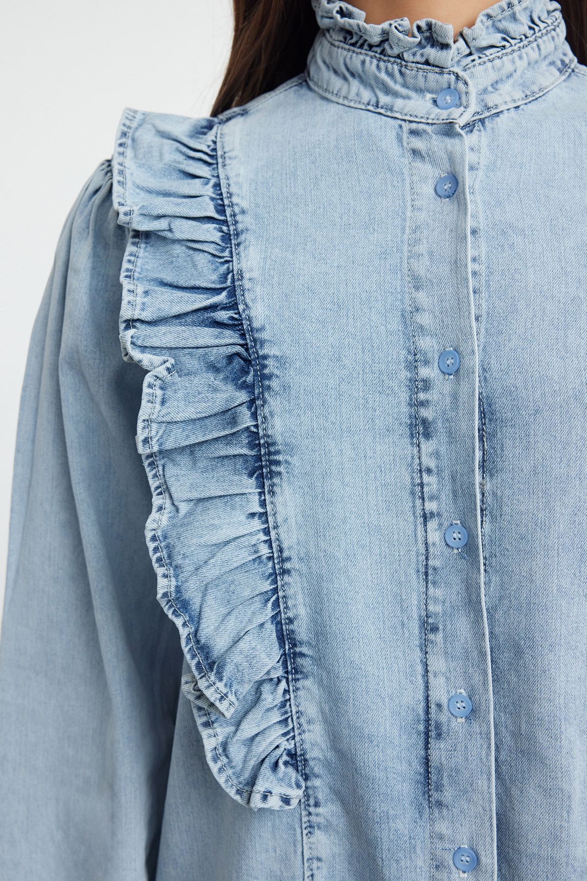 Trendyol Collection-Blaues Jeanshemd mit Volants - TWOAW25GO00004 4