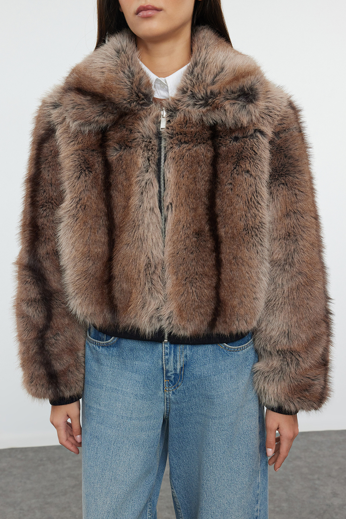 Trendyol Collection Hnědý oversize gumový detailní kožich Bomber TWOAW25MO00038