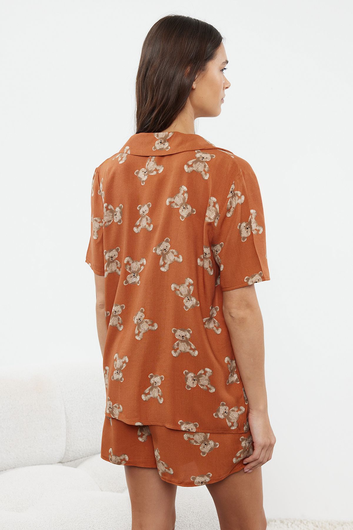 Trendyol Collection-Gewebtes Pyjama-Set mit Zimt-Teddybär-Muster, Viskose-Shorts THMSS24PT00067 5
