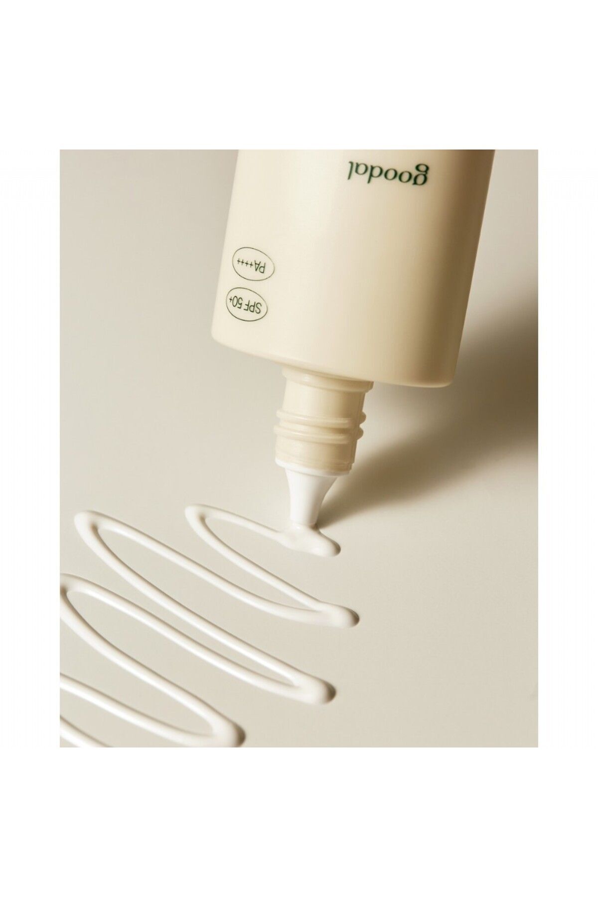 کرم ضد آفتاب صورت مرطوب کننده شیر برنج وگان عصاره خورشید SPF 50 Goodal