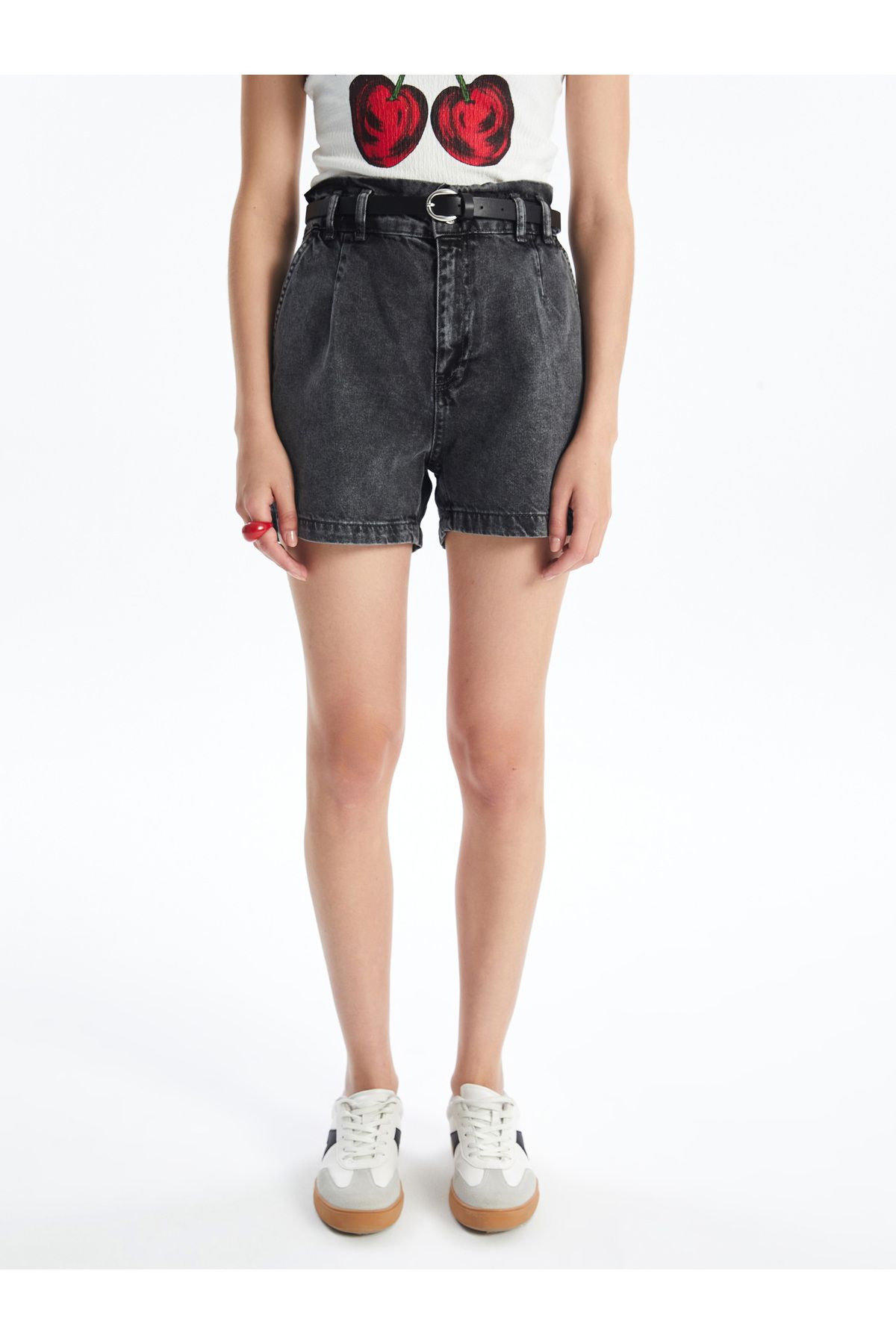 LC Waikiki-Jeansshorts für Damen – Taillengürtel und bequeme Passform 2