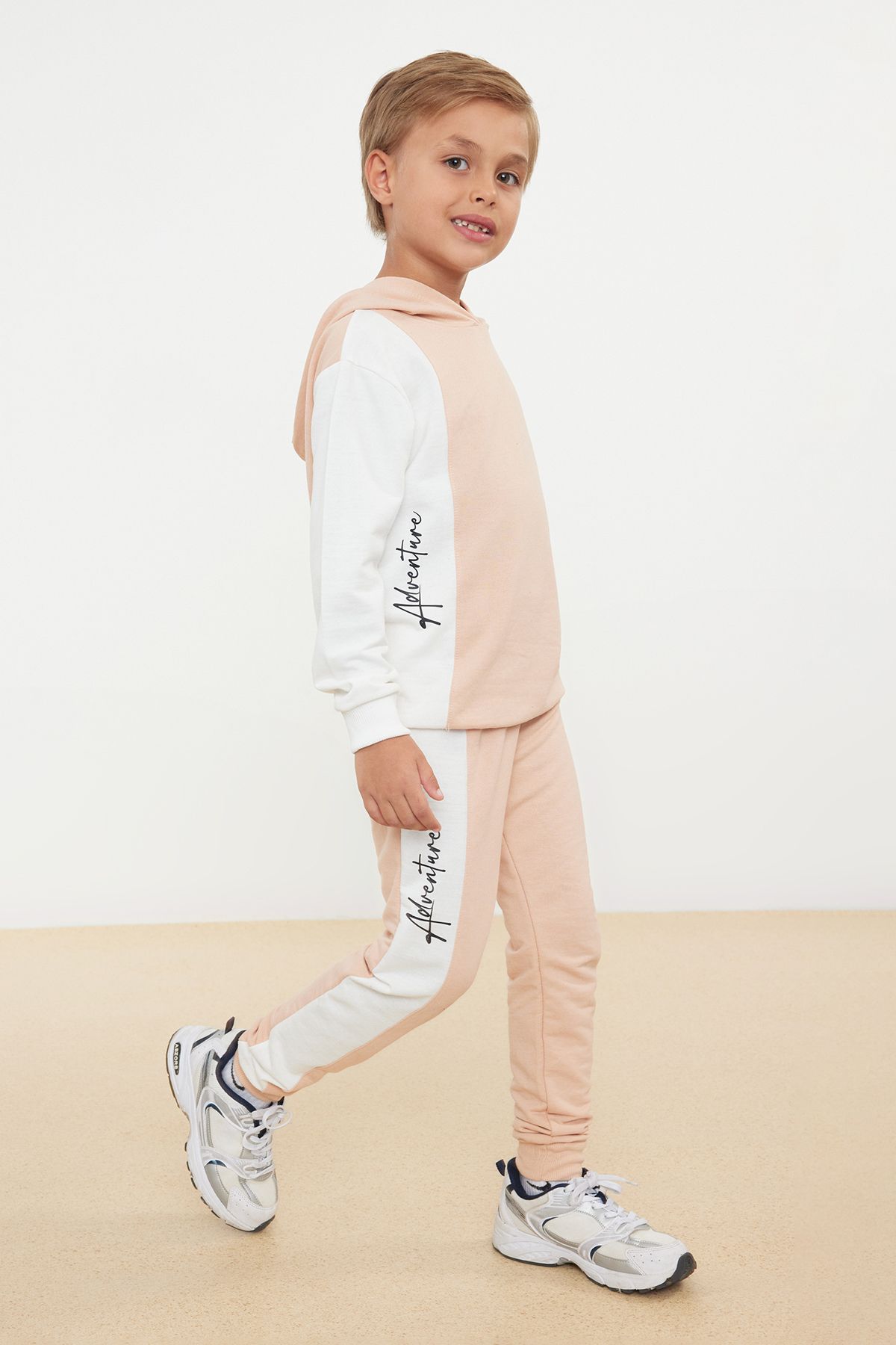 TRENDYOLKIDS-Бежов обикновен памучен костюм с долнище и горнище Tkdaw25Au00058 1