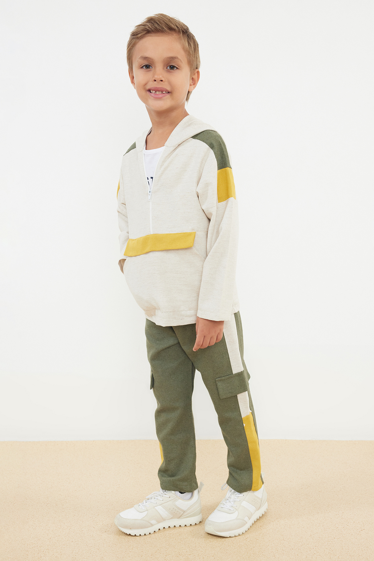 Trendyolmilla Kids Bej Erkek Çocuk %100 Pamuk Mevsimlik-İnce Örme Sweatshirt Eşofman Alt-Üst Takım TKDAW25AU00043