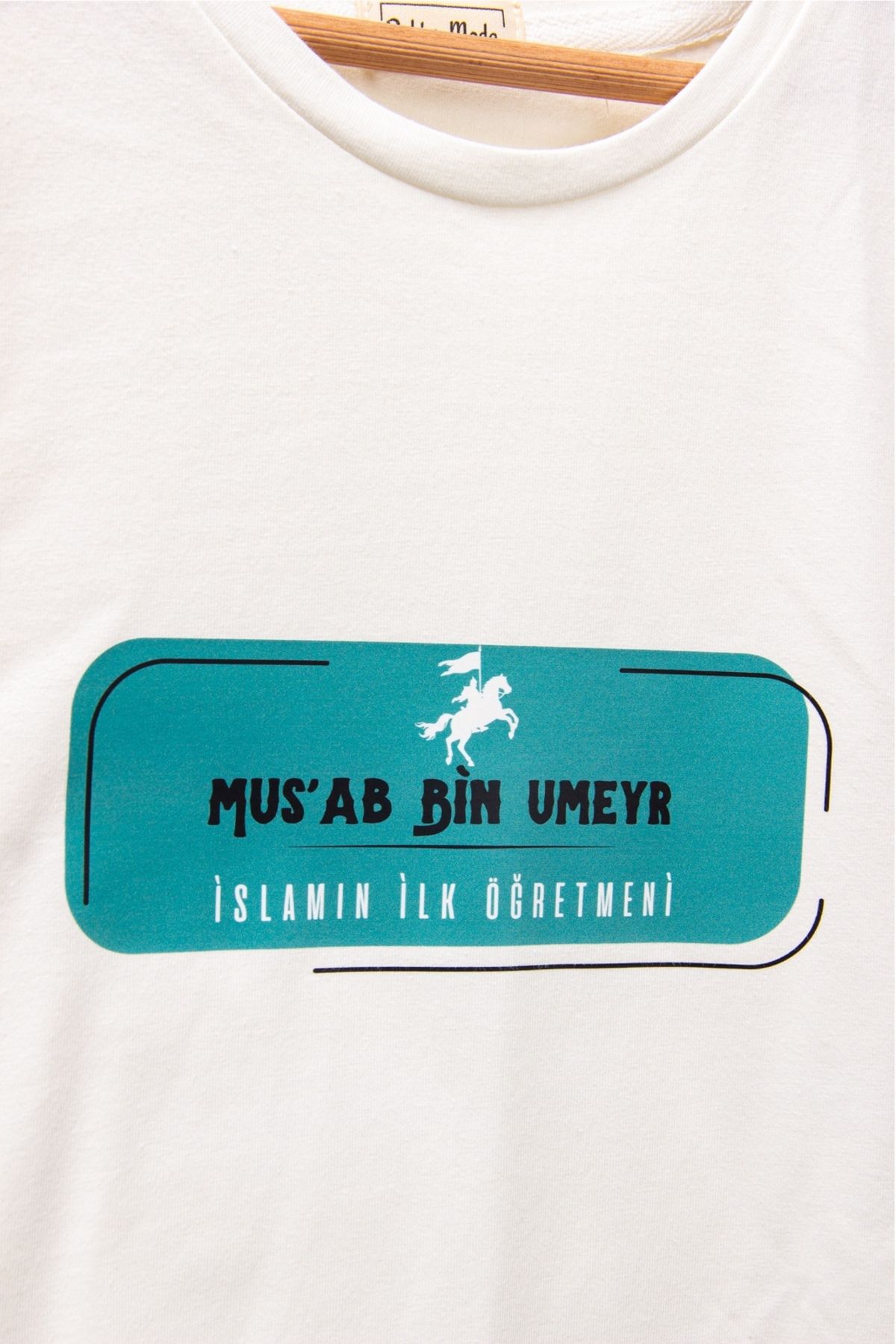 Erkek Çocuk Kısa Kollu Bisiklet Yaka "Hz Musab Bin Umeyr" Baskılı Tişört Mevsimlik Pamuklu