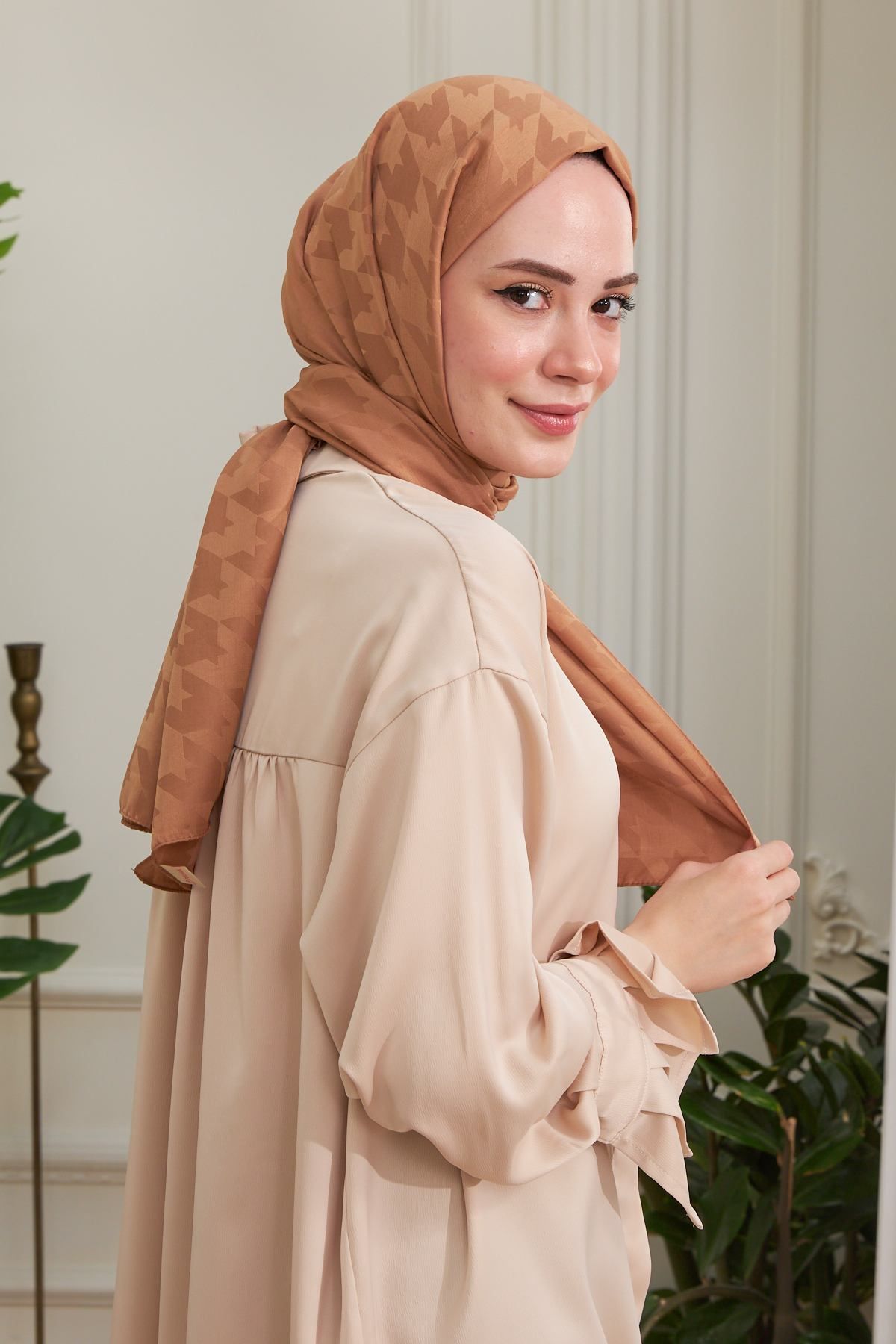 İpekhan-Jacquard Series Silk and Caramel Jacquard Houndstooth Patterned Shawl - 9000-15 2