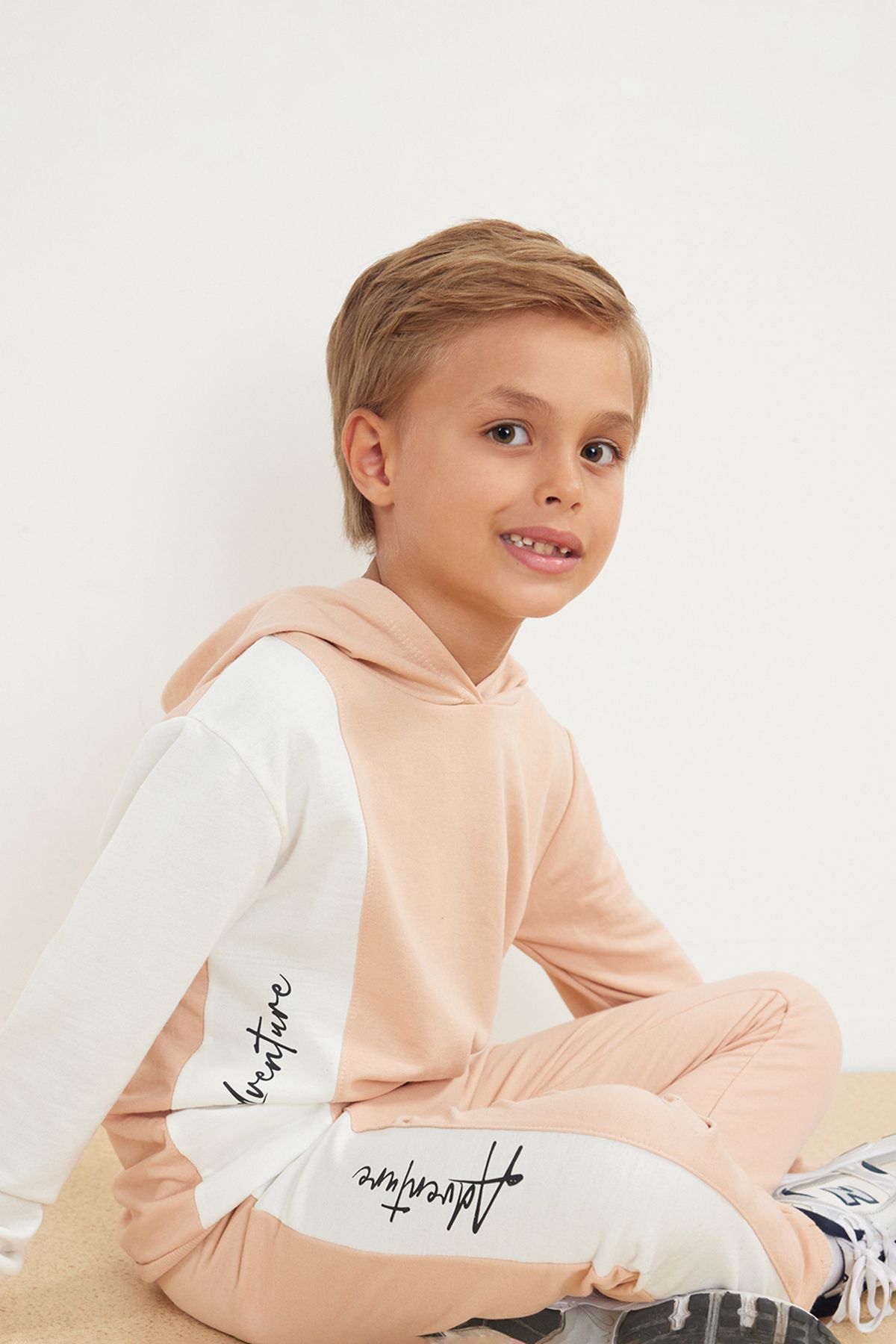 TRENDYOLKIDS-Бежов обикновен памучен костюм с долнище и горнище Tkdaw25Au00058 2