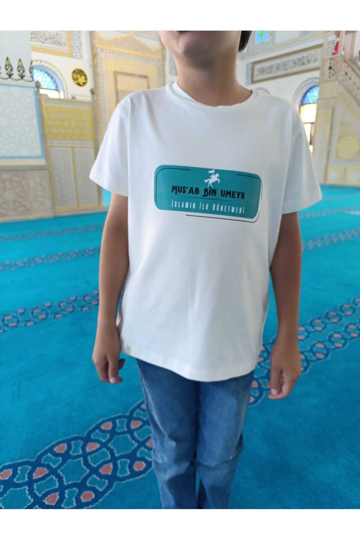 Erkek Çocuk Kısa Kollu Bisiklet Yaka "Hz Musab Bin Umeyr" Baskılı Tişört Mevsimlik Pamuklu