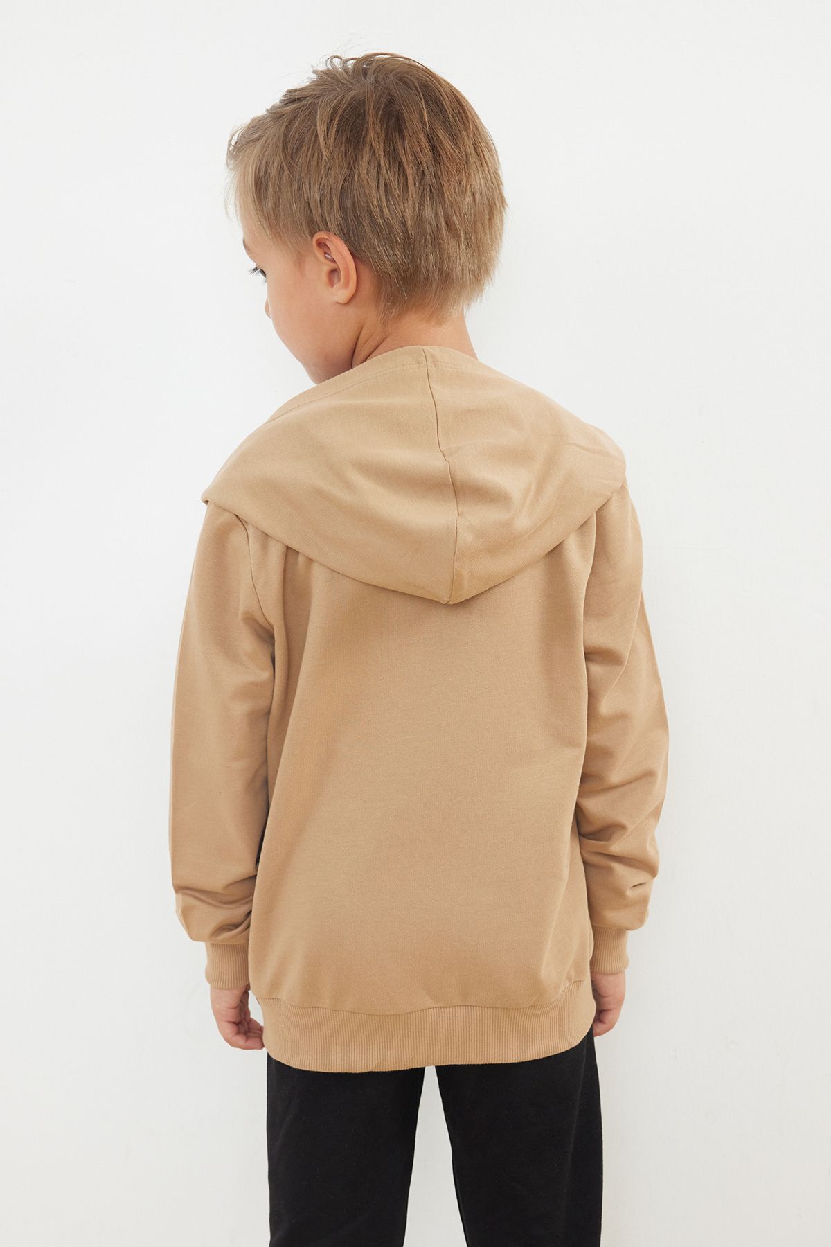 TRENDYOLKIDS-Beige Boys' Seasonal-Thin Slogan Printed Hooded Cotton Knitted Bottom-Top Suit Tkdaw25Au00006 3