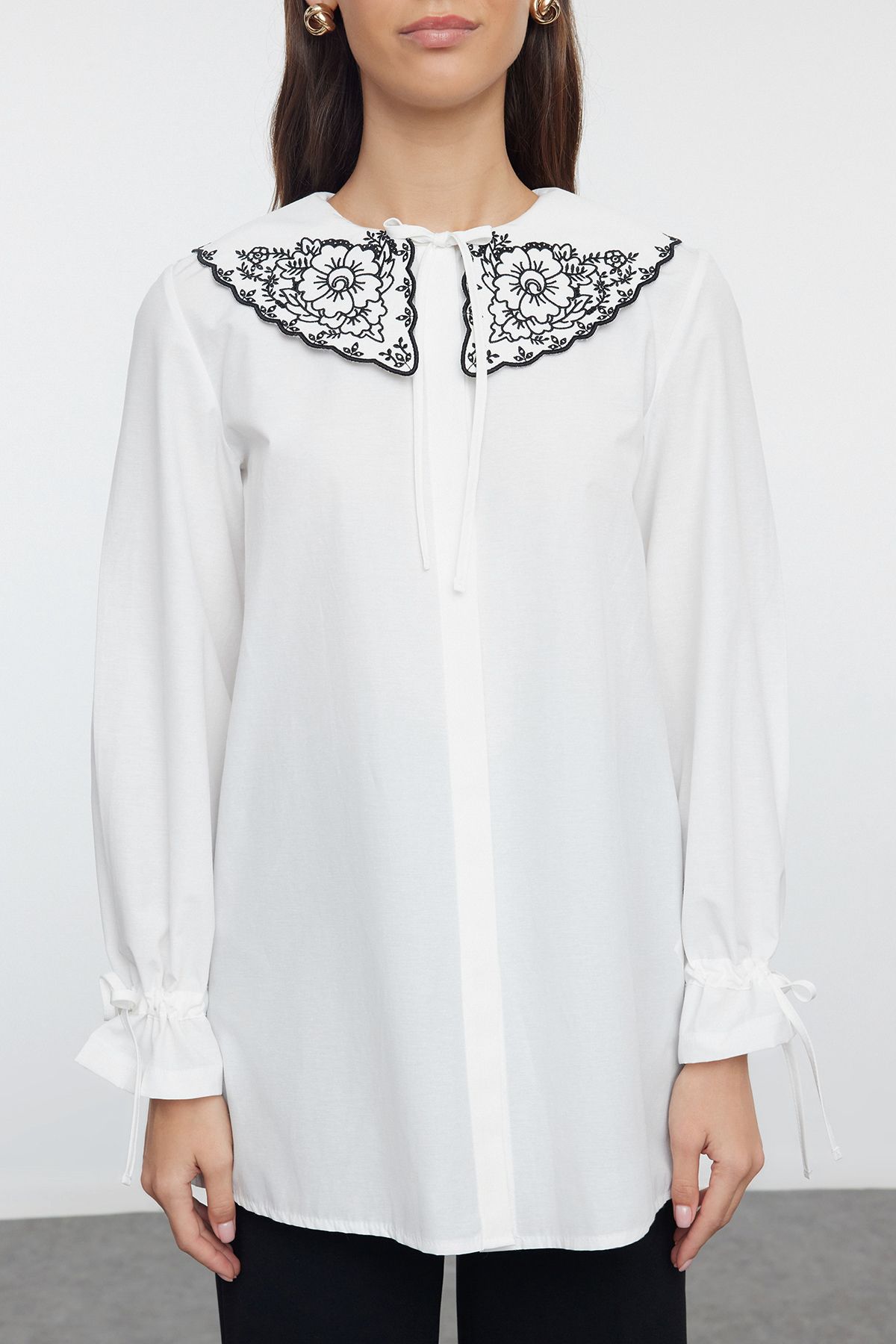 Trendyol Modest-Dětská vyšívaná bavlněná košile s límečkem - TCTSS24TG00086 3