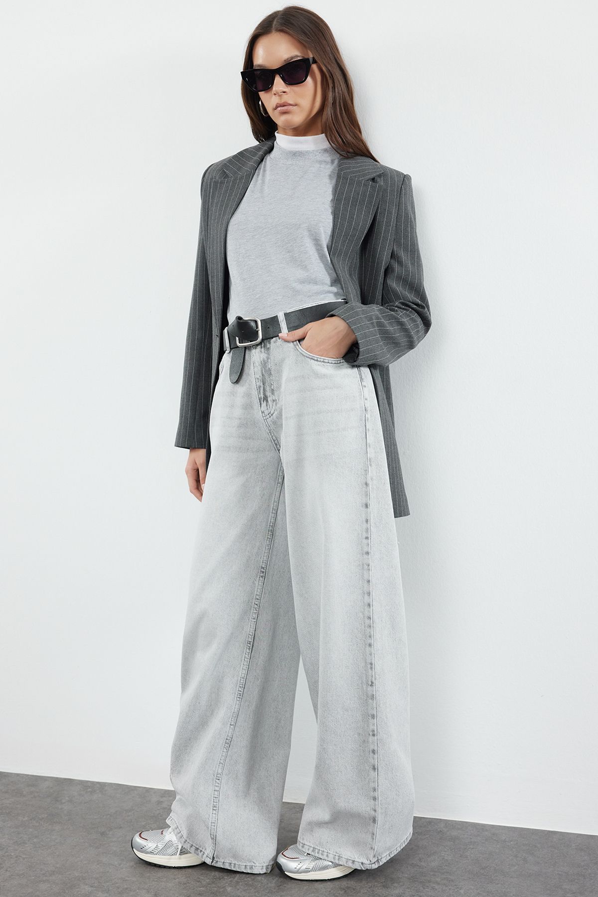 Trendyol Collection Magas derekú szürke Palazzo Jeans - Extra széles szárú TWOAW25JE00102