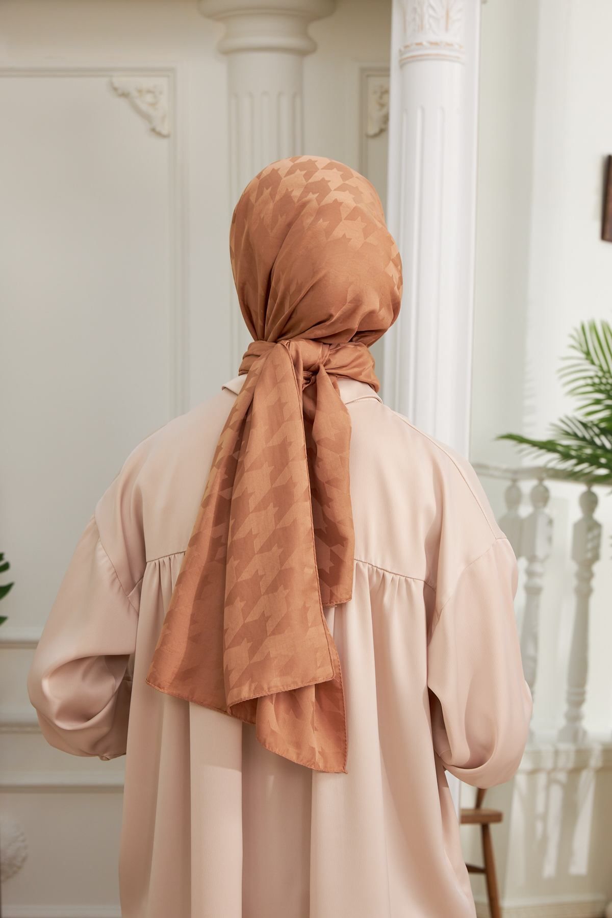 İpekhan-Jacquard Series Silk and Caramel Jacquard Houndstooth Patterned Shawl - 9000-15 4