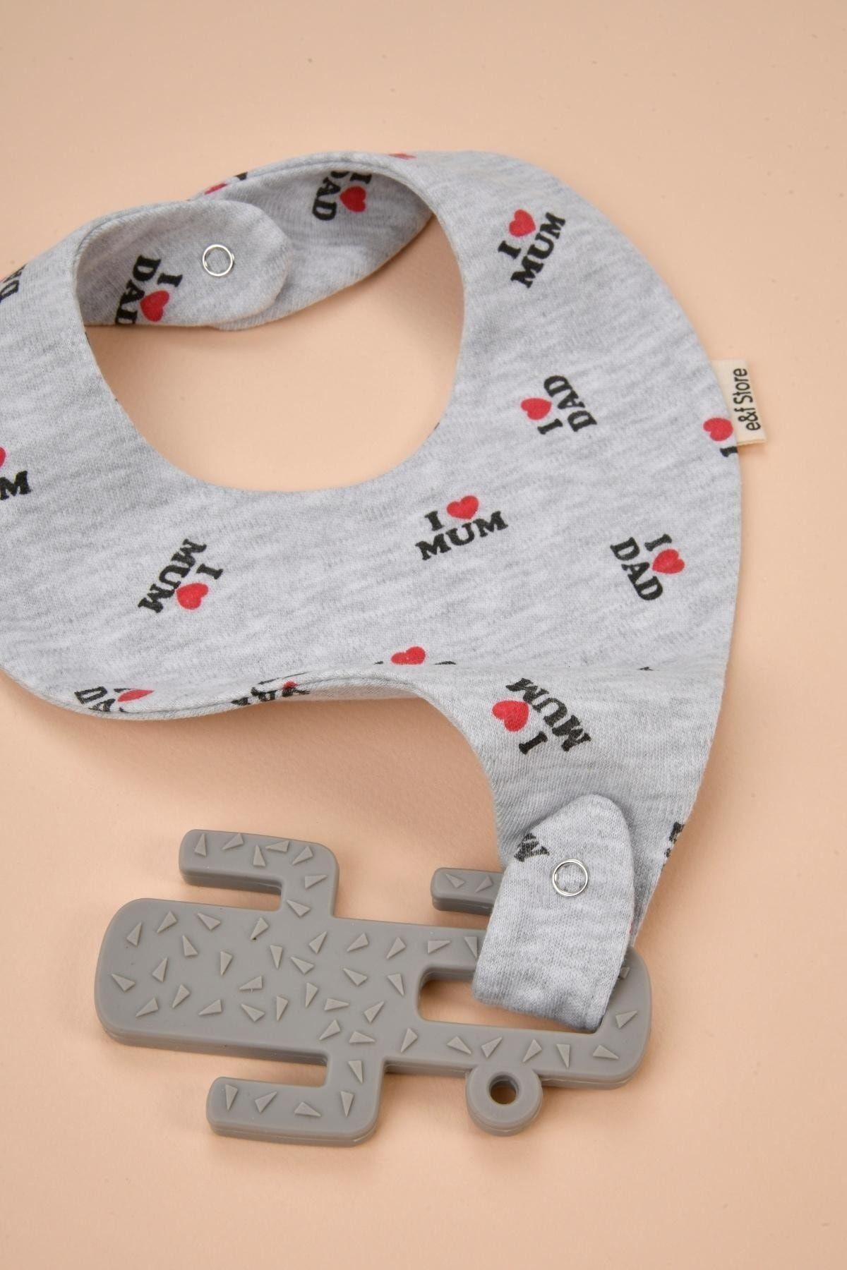 e&f Store Emzik Tutucu Mama Önlüğü - I Love Dad I Love Mom Desenli Gri Pamuk Kumaş fotoğrafı 3 (önizleme)