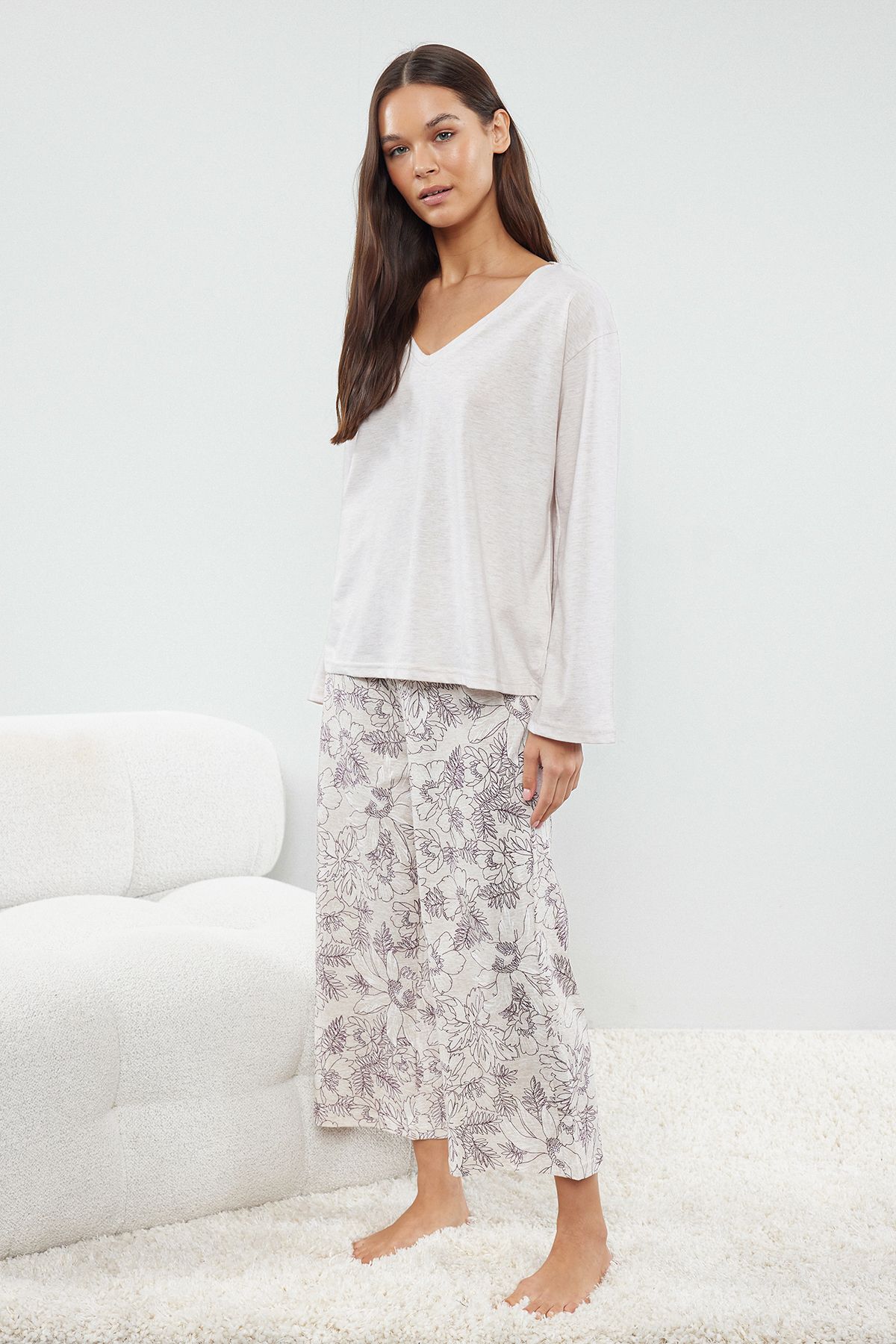 Trendyol Collection Dzianinowa Piżama Capri Beige Floral - Kobieta - M