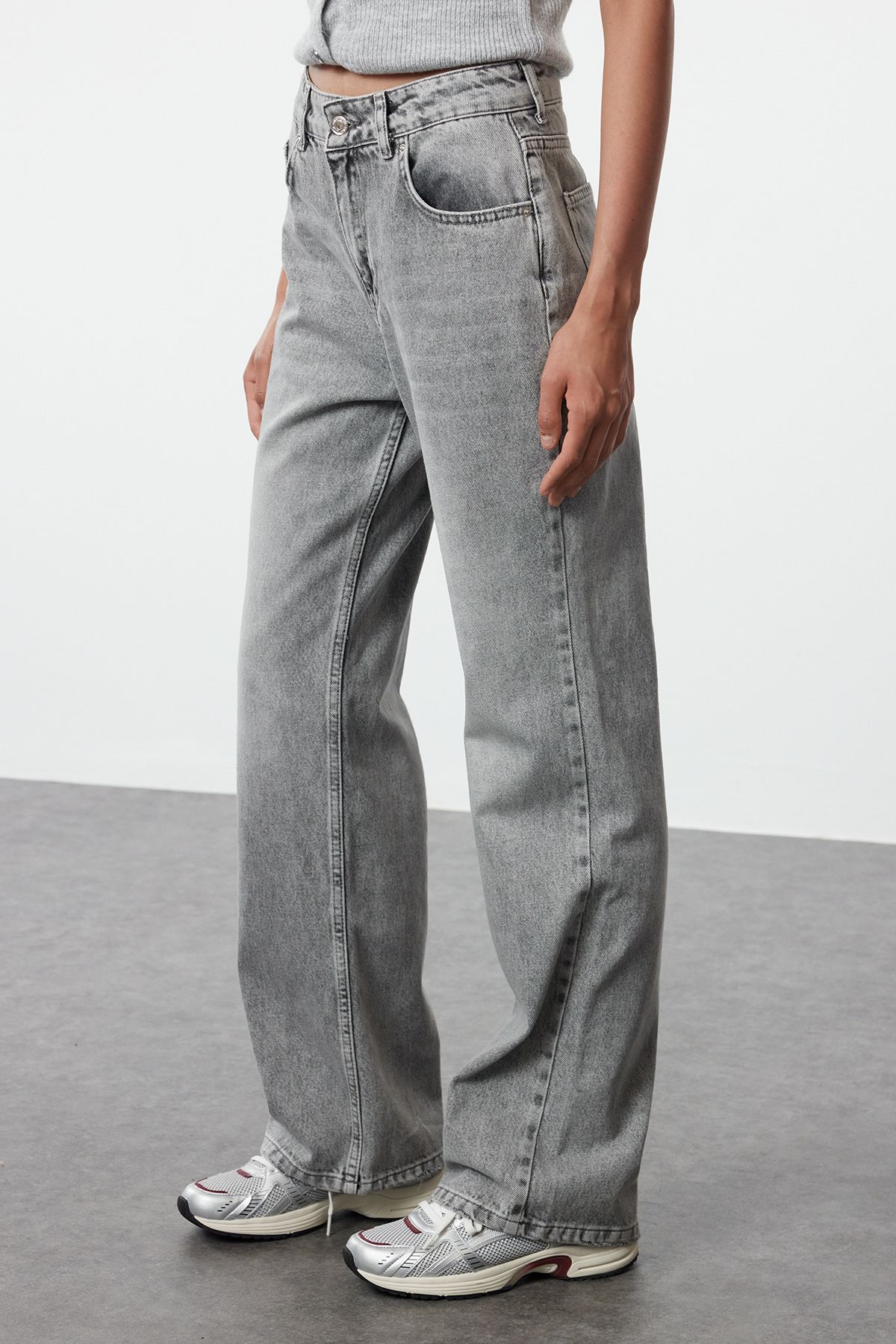Trendyol Collection-Graue Jeans mit weitem Bein und hoher Taille - TWOAW25JE00178 5