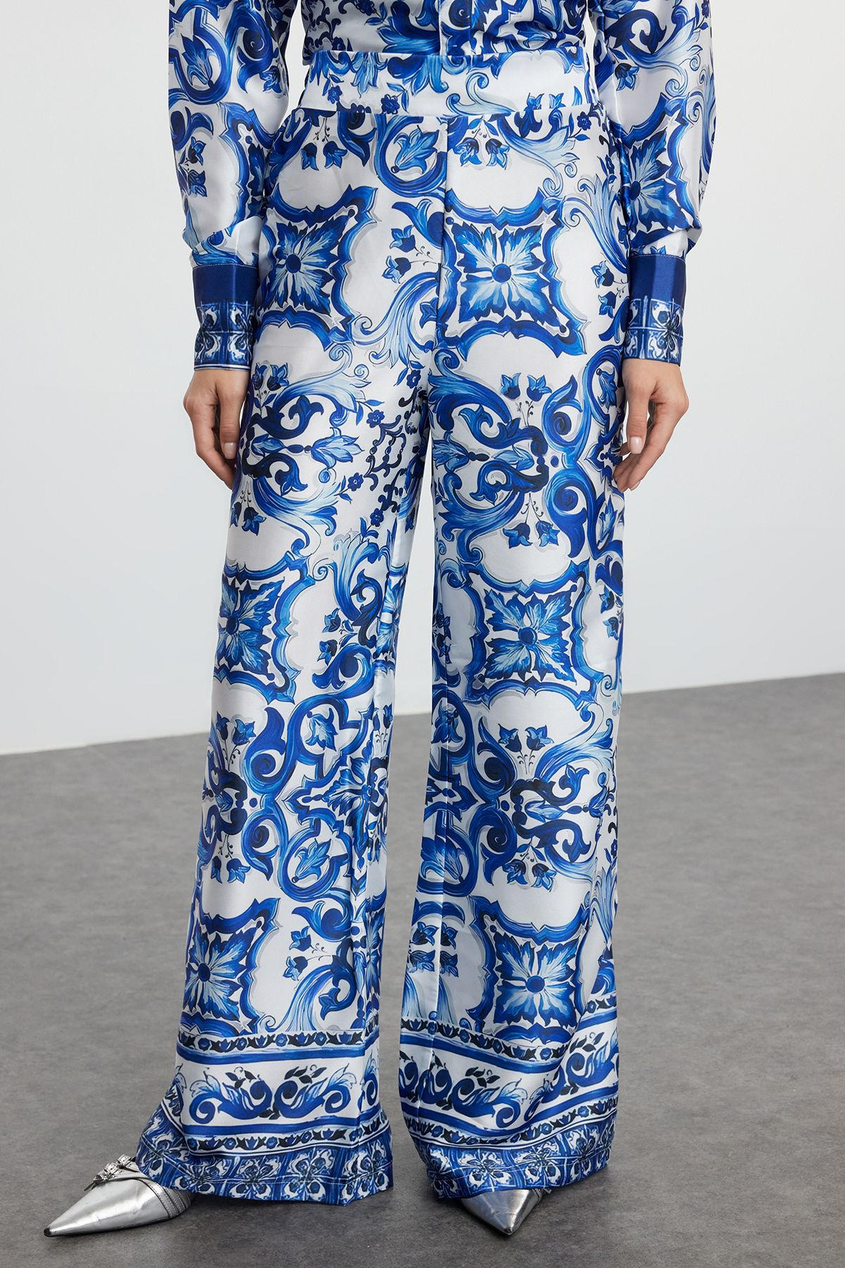 Trendyol Modest-Szatén szőtt kék mintás felső és alsó készlet - TCTAW25US00081 4
