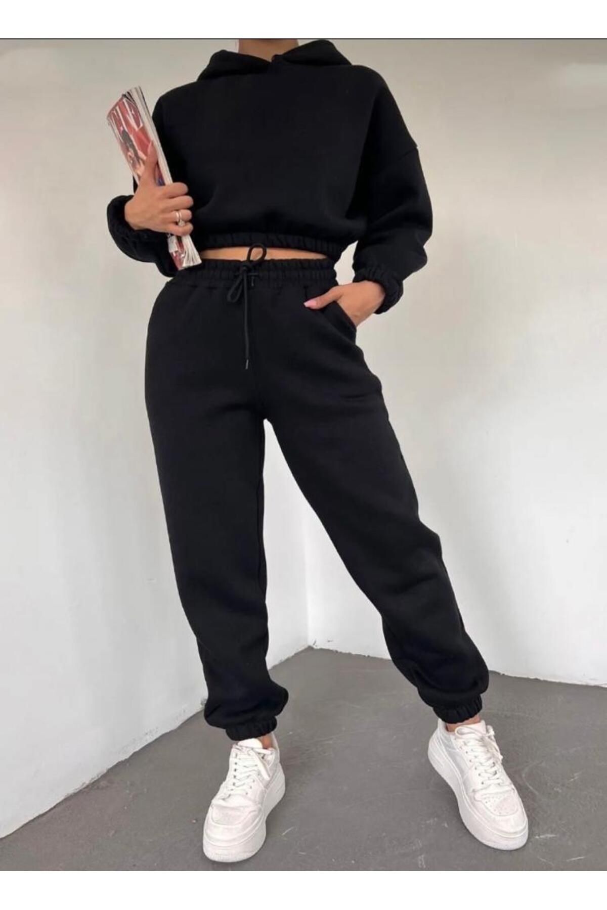 NO 601 Чорний кроп-топ з капюшоном та штанами для жінок