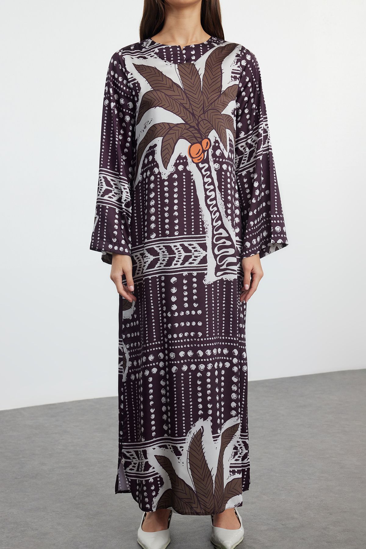 Trendyol Modest-Ciemnobrązowa satynowa sukienka wieczorowa z wzorem etnicznym TCTSS23DB00028 4