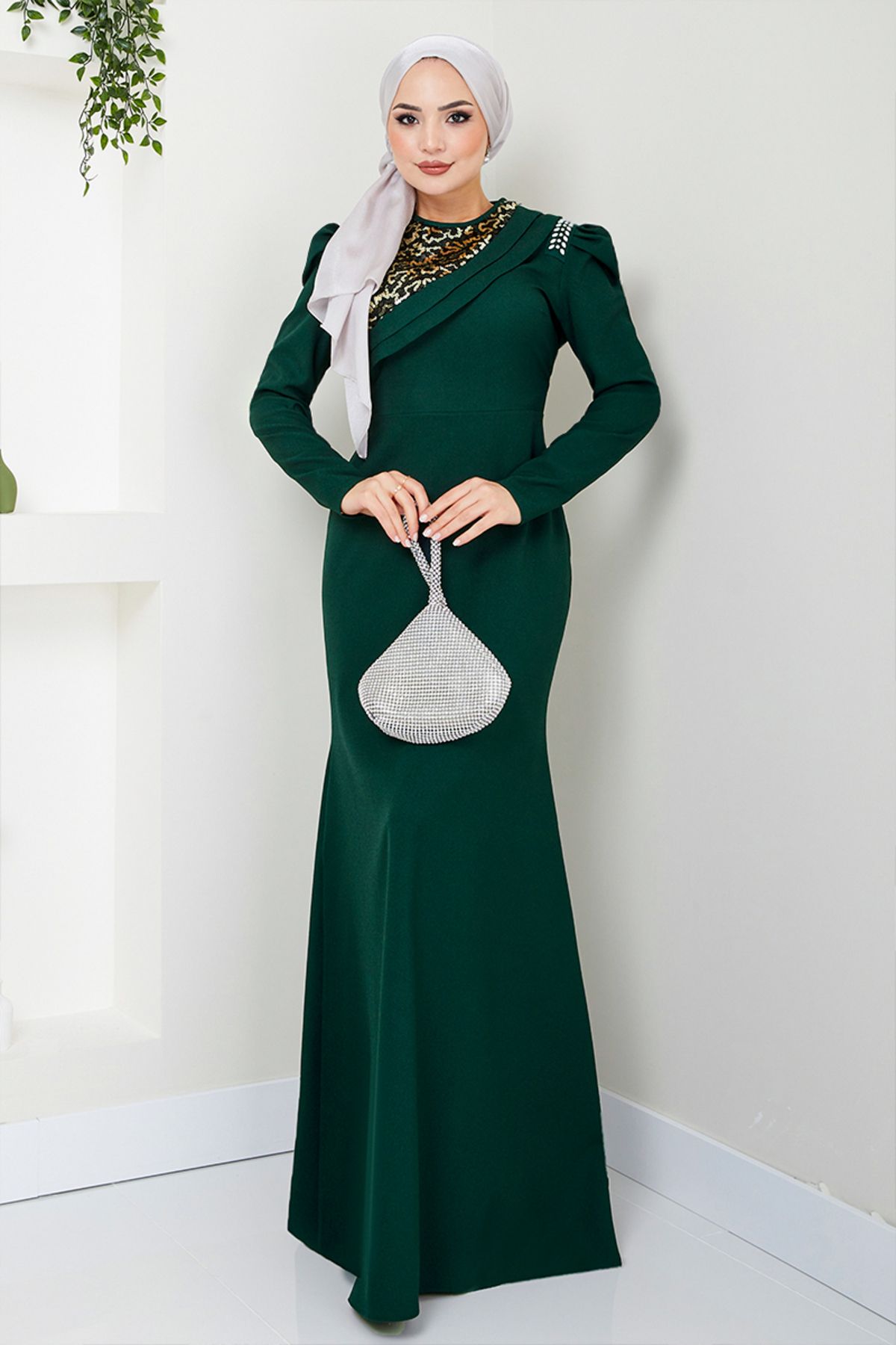ModaMerve-فستان سهرة بتفاصيل حجر الزمرد ASM2708 2