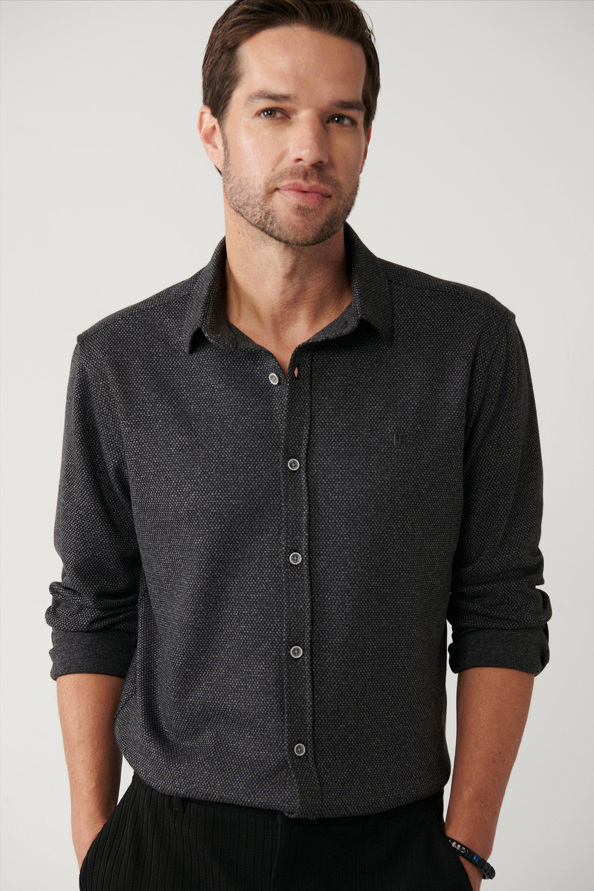 homme noir classique t shirt tricoté a32y2180