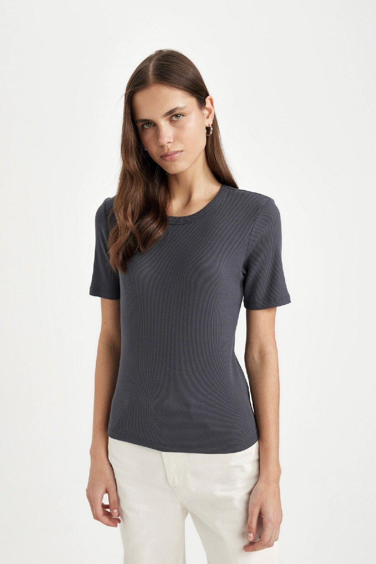 تیشرت آستین کوتاه یقه اسلیم فیت