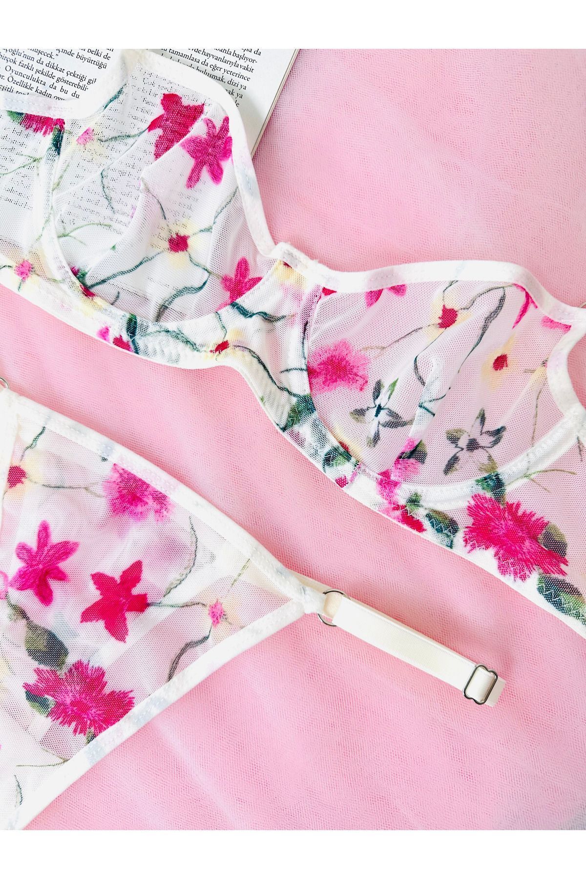 Arinda-Comfort Flora - Set de lenjerie cu sârmă din tul fără capac cu imprimeu floral 3