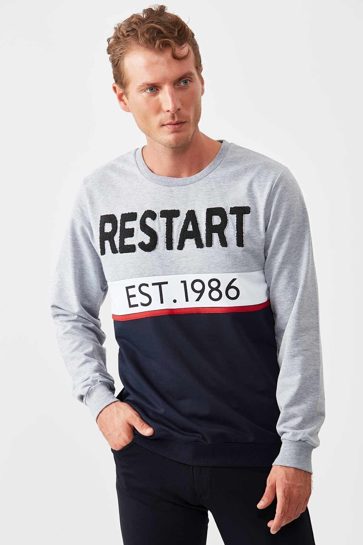 Gri-Lacivert Parçalı Erkek Sweat | ME19W224463