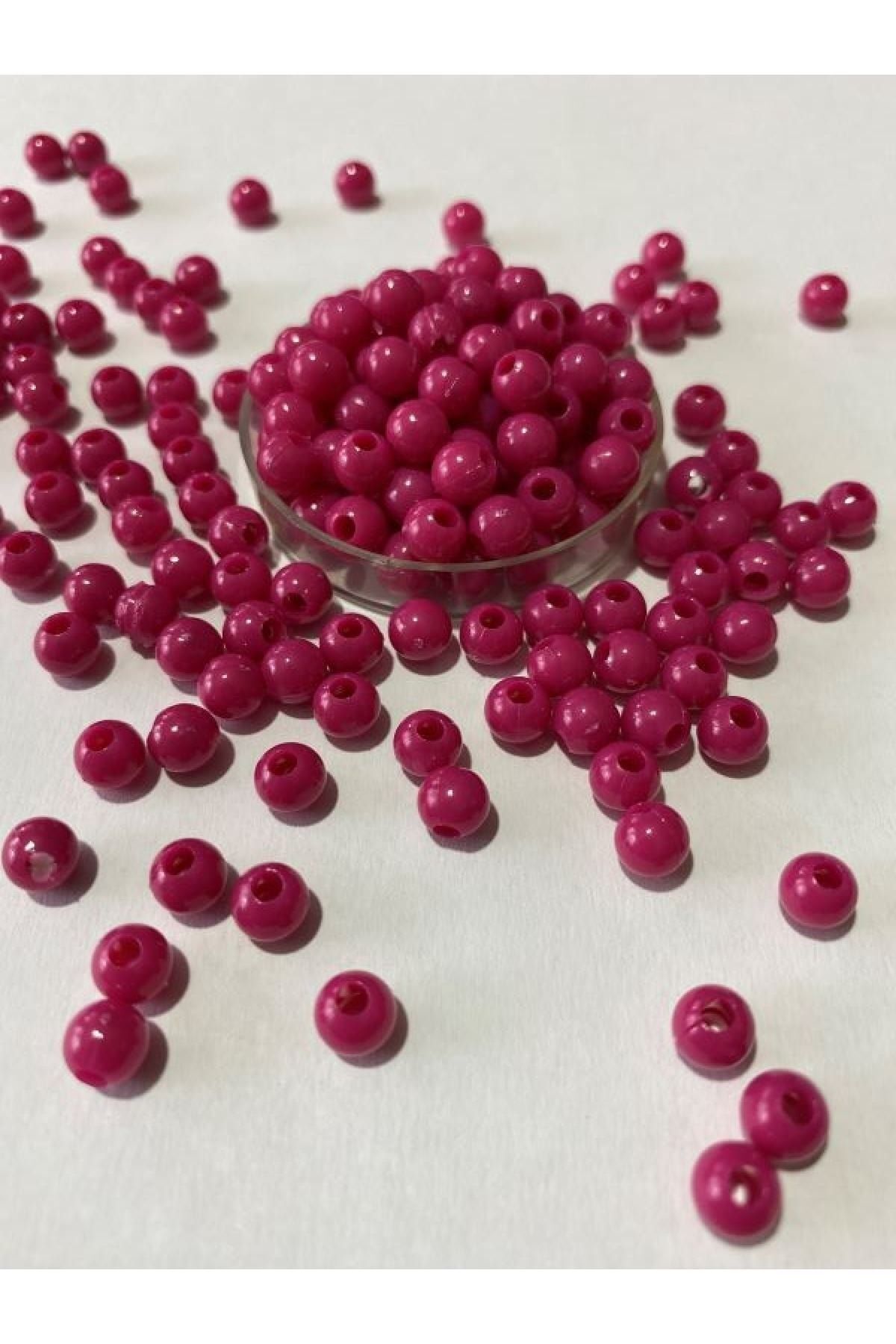 Cherry Plastic Beads 6mm. 20 Gr. Estimated 175 to 190 units.
