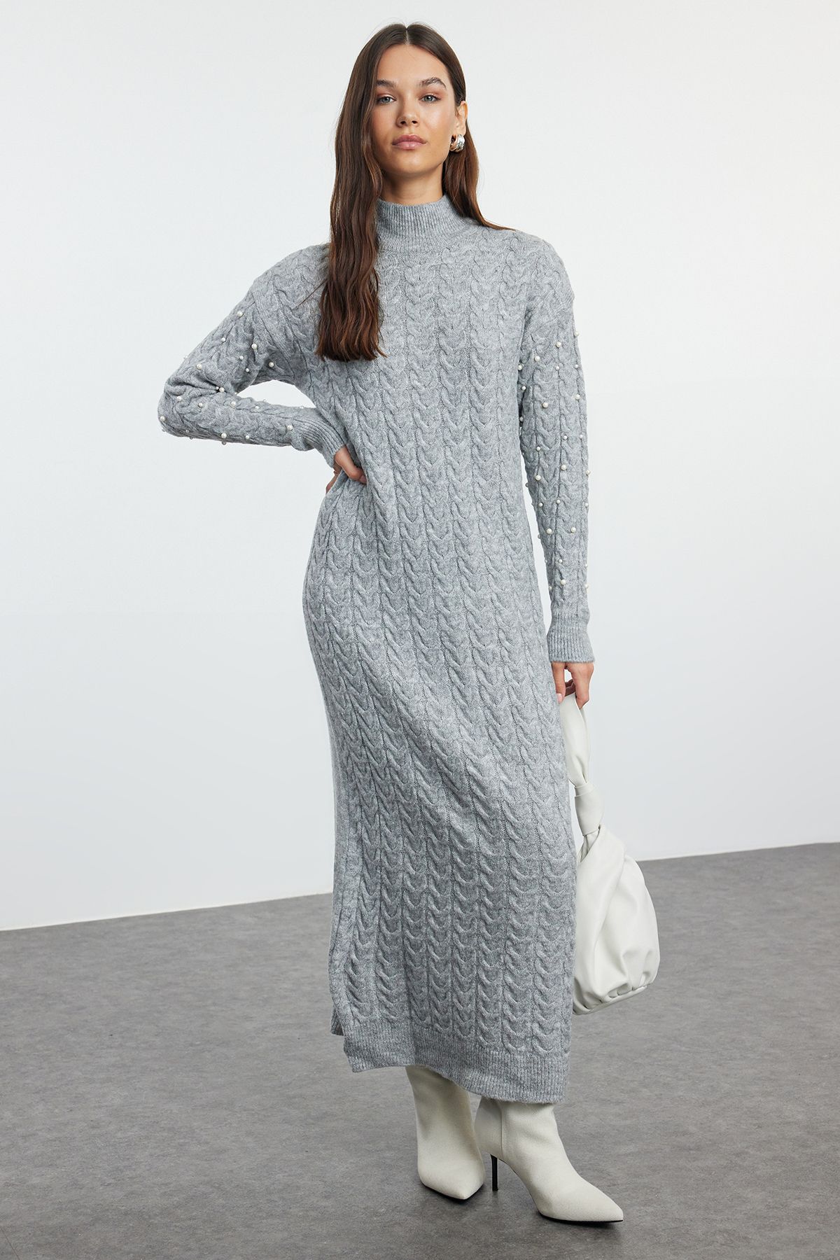 Trendyol Modest-Hajfonatos szürke kötöttáru ruha - gyöngyház kiegészítő TCTAW25EB00047 8