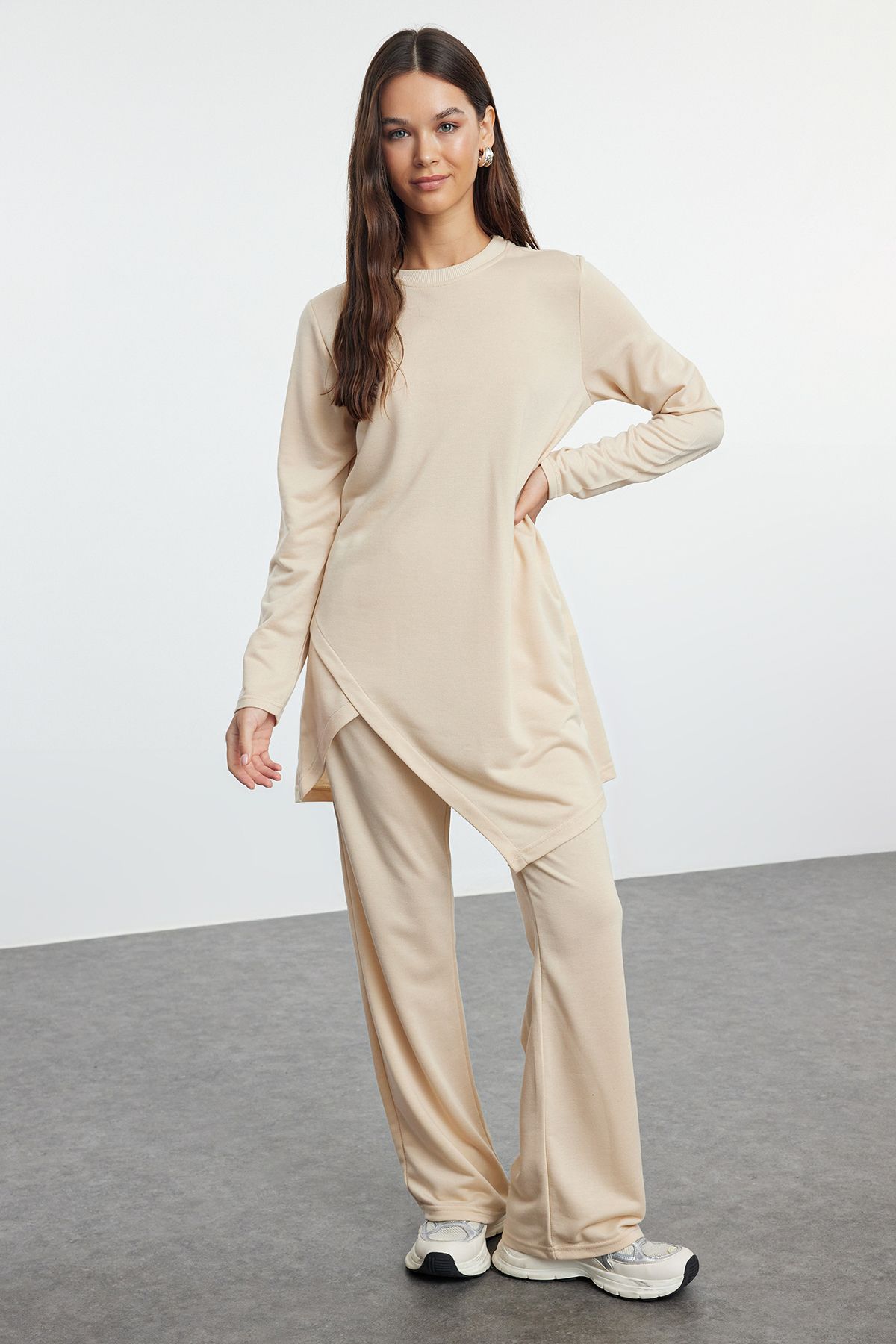 Trendyol Modest-Кремовий асиметричний виріз літнього костюма для подорожей з трикотажним верхом і низом TCTAW25US00062 1