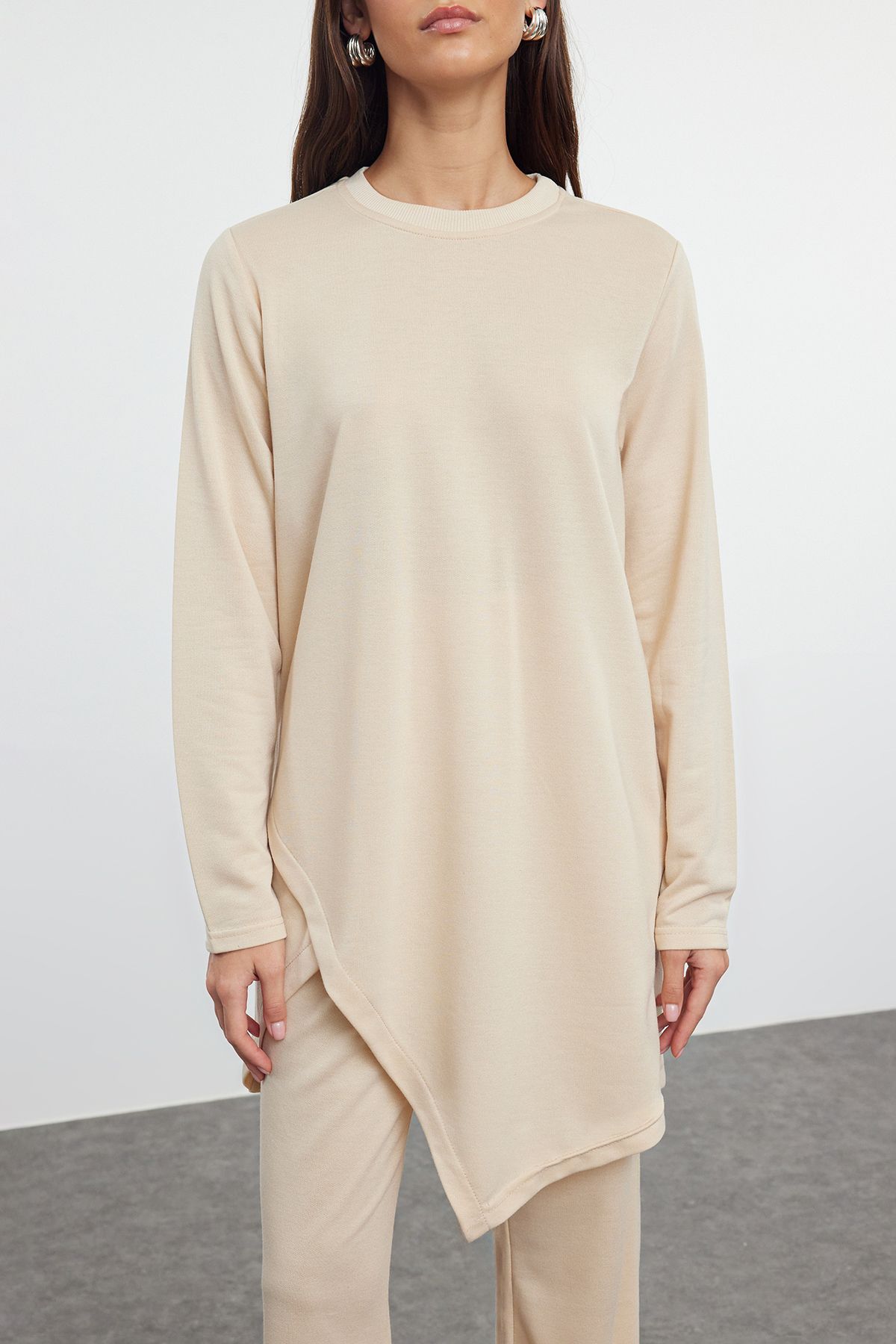 Trendyol Modest-Кремовий асиметричний виріз літнього костюма для подорожей з трикотажним верхом і низом TCTAW25US00062 3
