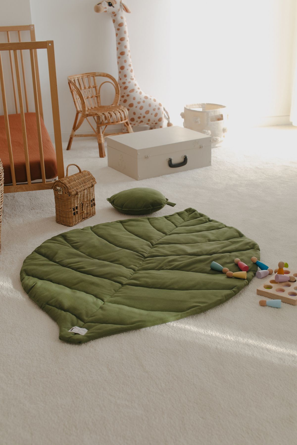 Dear Deer Love Oyun Halısı Pine Leaf Yaprak Minder fotoğrafı 4 (önizleme)