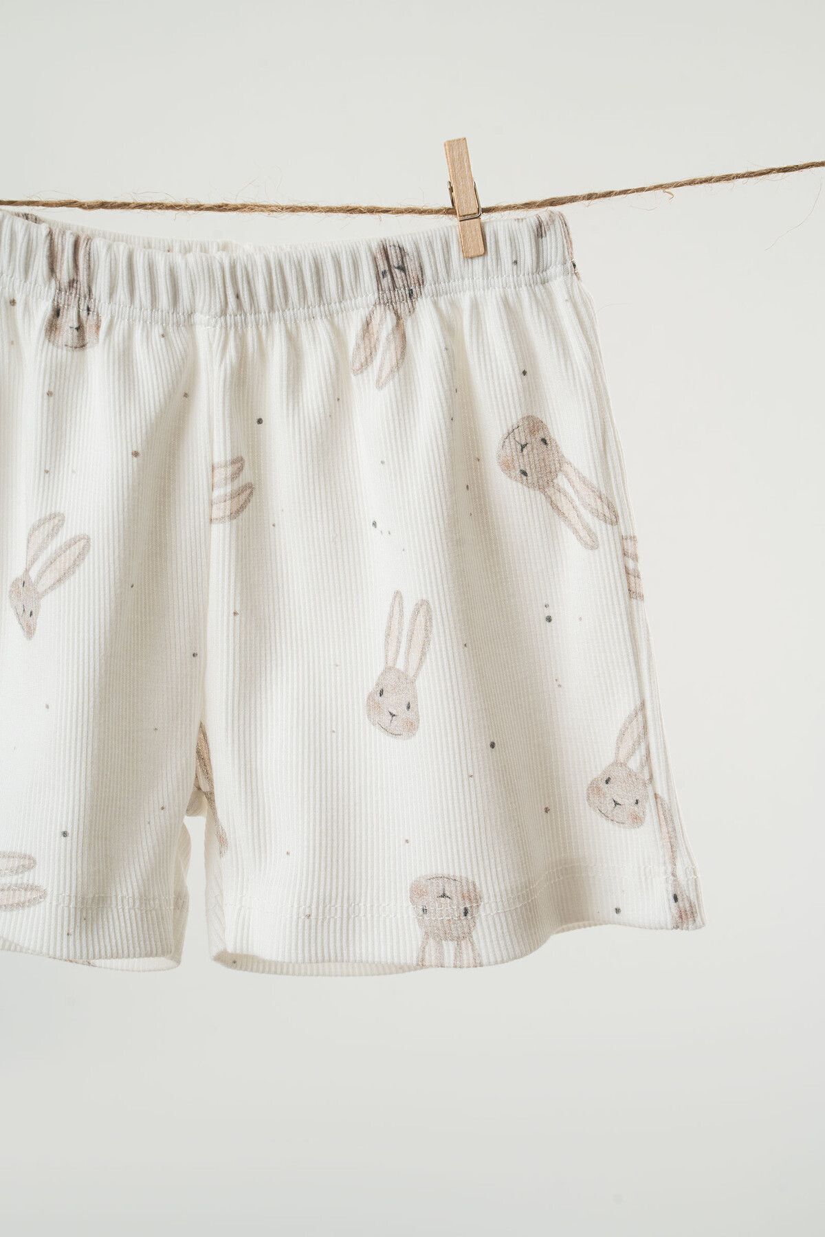 babynup Tavşan Desenli Ekru Soft Fitilli Şortlu Takım fotoğrafı 3 (önizleme)