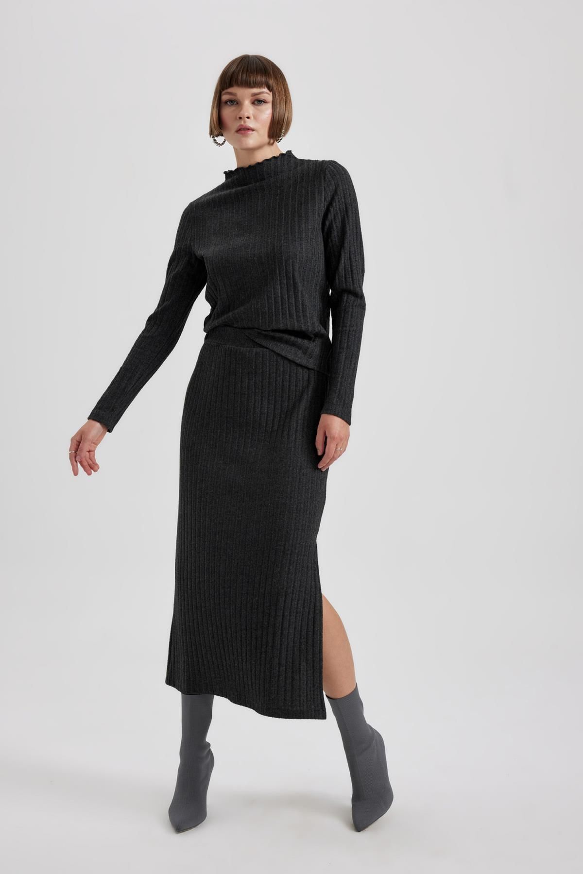 DeFacto-Slim Fit Tričko Slim Fit Poloviční rolák Žebrovaná košilka s dlouhým rukávem B4778Ax23Wn 1