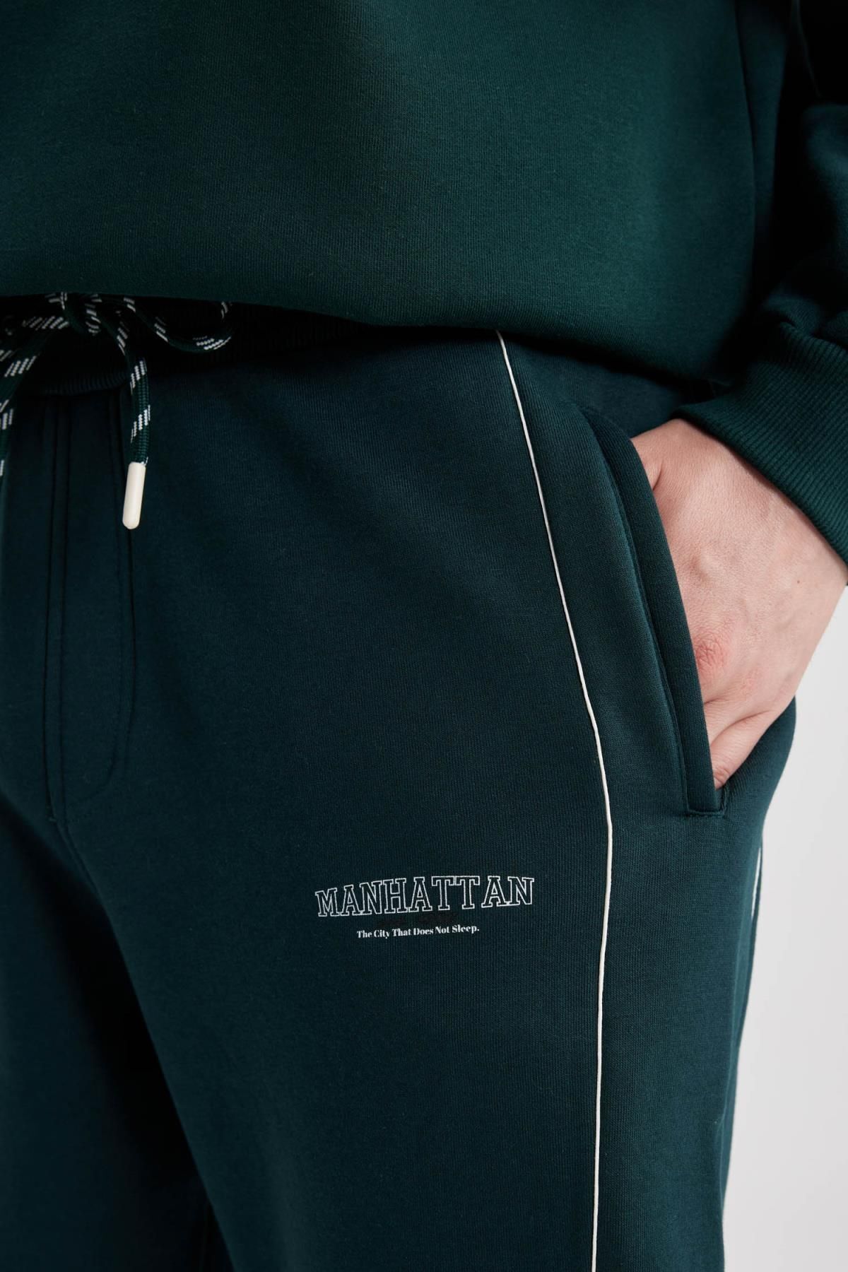 DeFacto-Regular Fit Fleto Pocket Printed Lace-Up Elastic Leg Jogger Sweatpants A4436Ax23Au 4