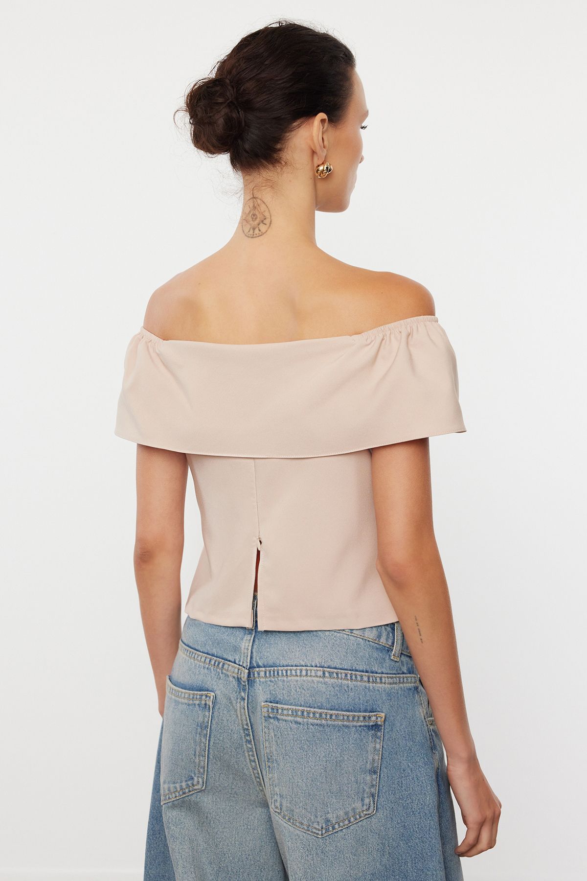 Trendyol Collection-Beżowa tkana bluzka z odsłoniętymi ramionami - TWOSS24BZ00672 7