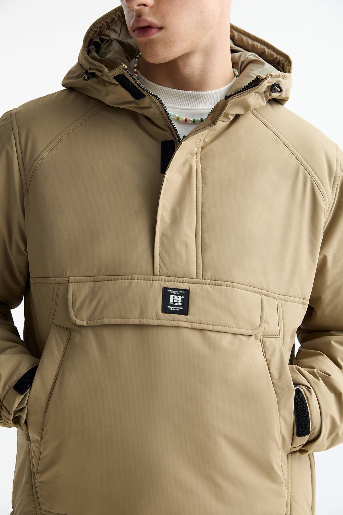 کاپشن کلاه‌دار با جیب کانگورویی از برند پل اند بیر  Pull & Bear