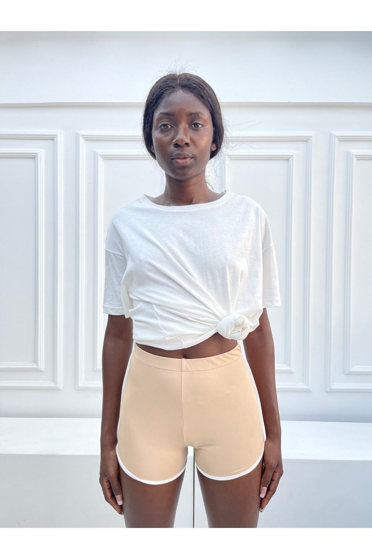 Grenj Fashion Pantaloni Scurti De Atlet Cu O Singură Dungi Bej Femeie - S