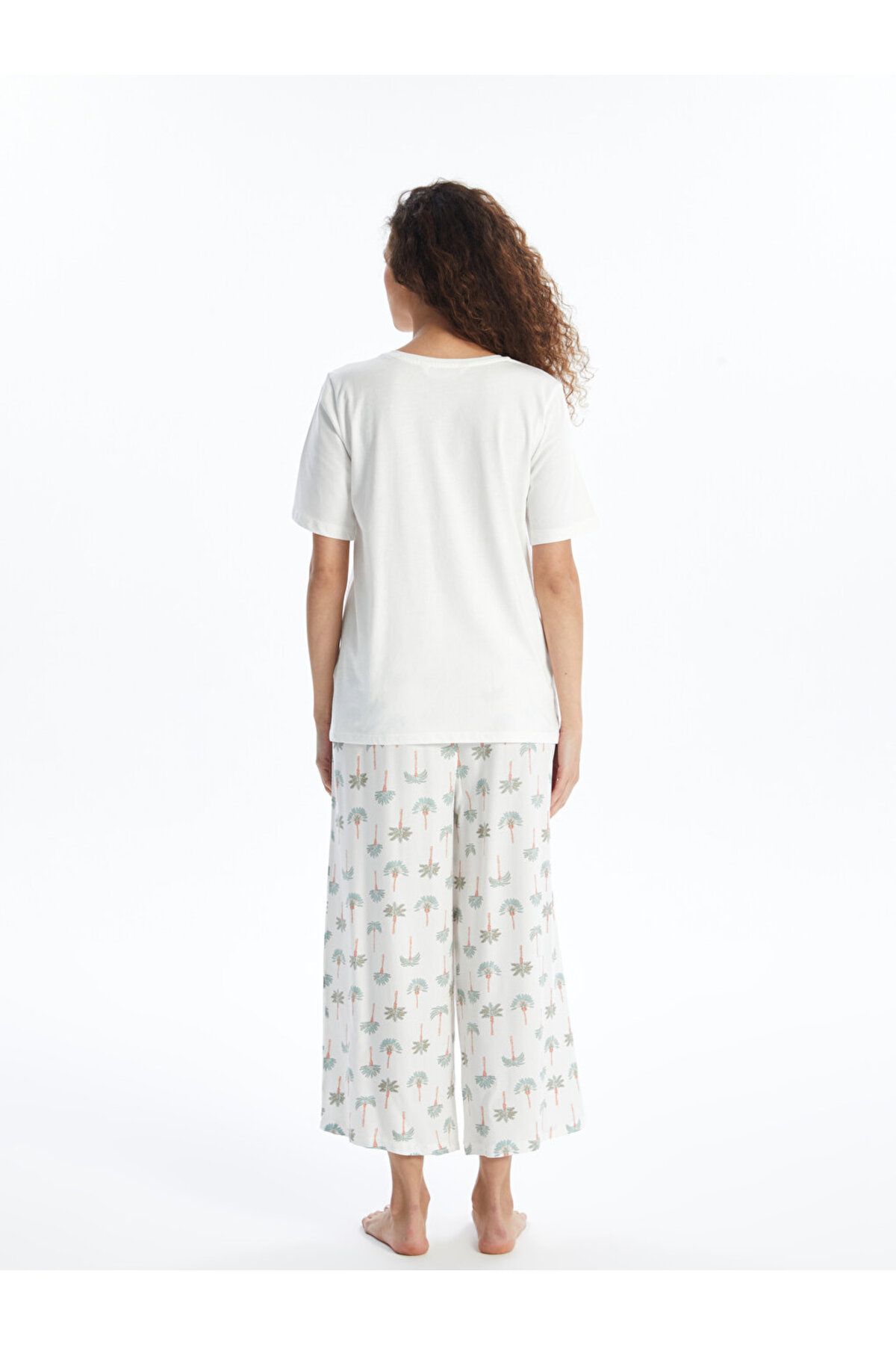 LC Waikiki-Capri-Pyjama-Set für Damen – Rundhalsausschnitt, kurze Ärmel 5