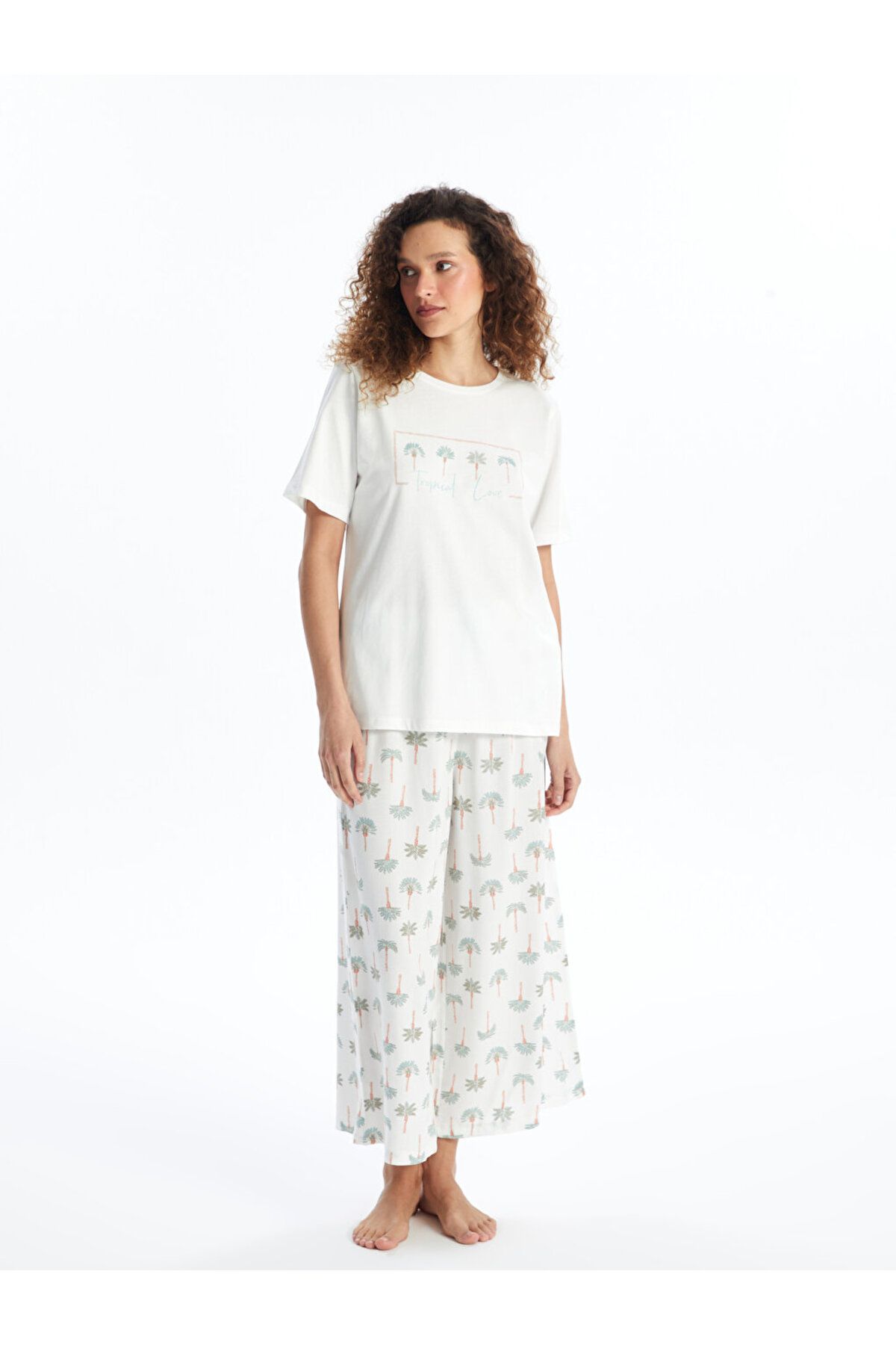 LC Waikiki-Capri-Pyjama-Set für Damen – Rundhalsausschnitt, kurze Ärmel 2